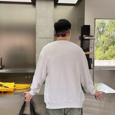  普拉达 官网 新款字母印花双层重工字母图案不管是T桖还是卫衣都是每年的爆款单品 前幅大面积印花采  普拉达 官网 新款字母印花双层重工字母图案不管是T桖还是卫衣都是每年的爆款单品 前幅大面积印花采