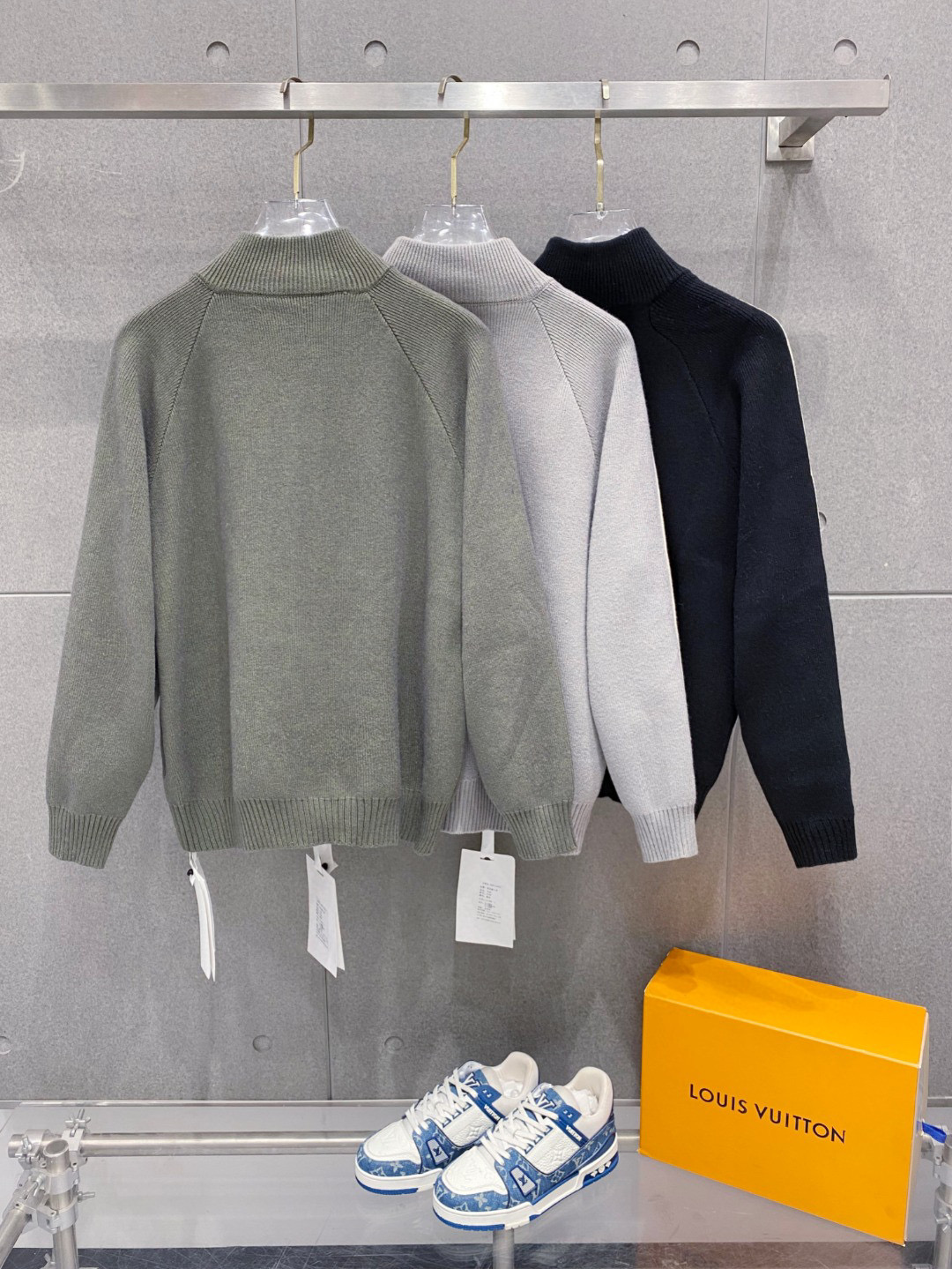 ￼ 路易威登 官网 秋冬同步更新 针织外套 海外爆款 精细羊毛针织厚实面料 舒服又保暖 绝对高端产物 M