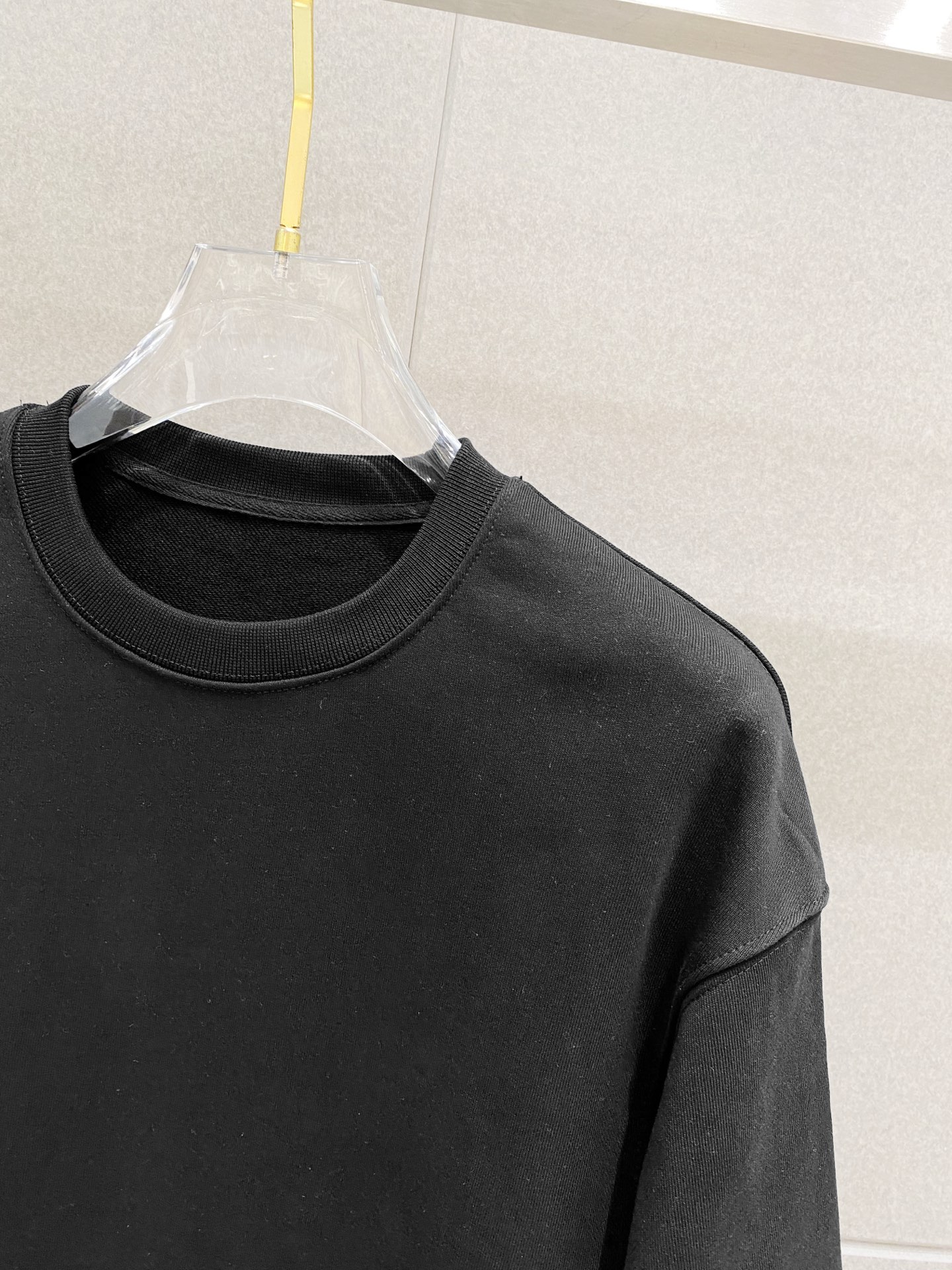 ￼ ￼ 汤姆布朗 官网 新款字母印花双层重工字母图案不管是T桖还是卫衣都是每年的爆款单品 前幅大面积印花