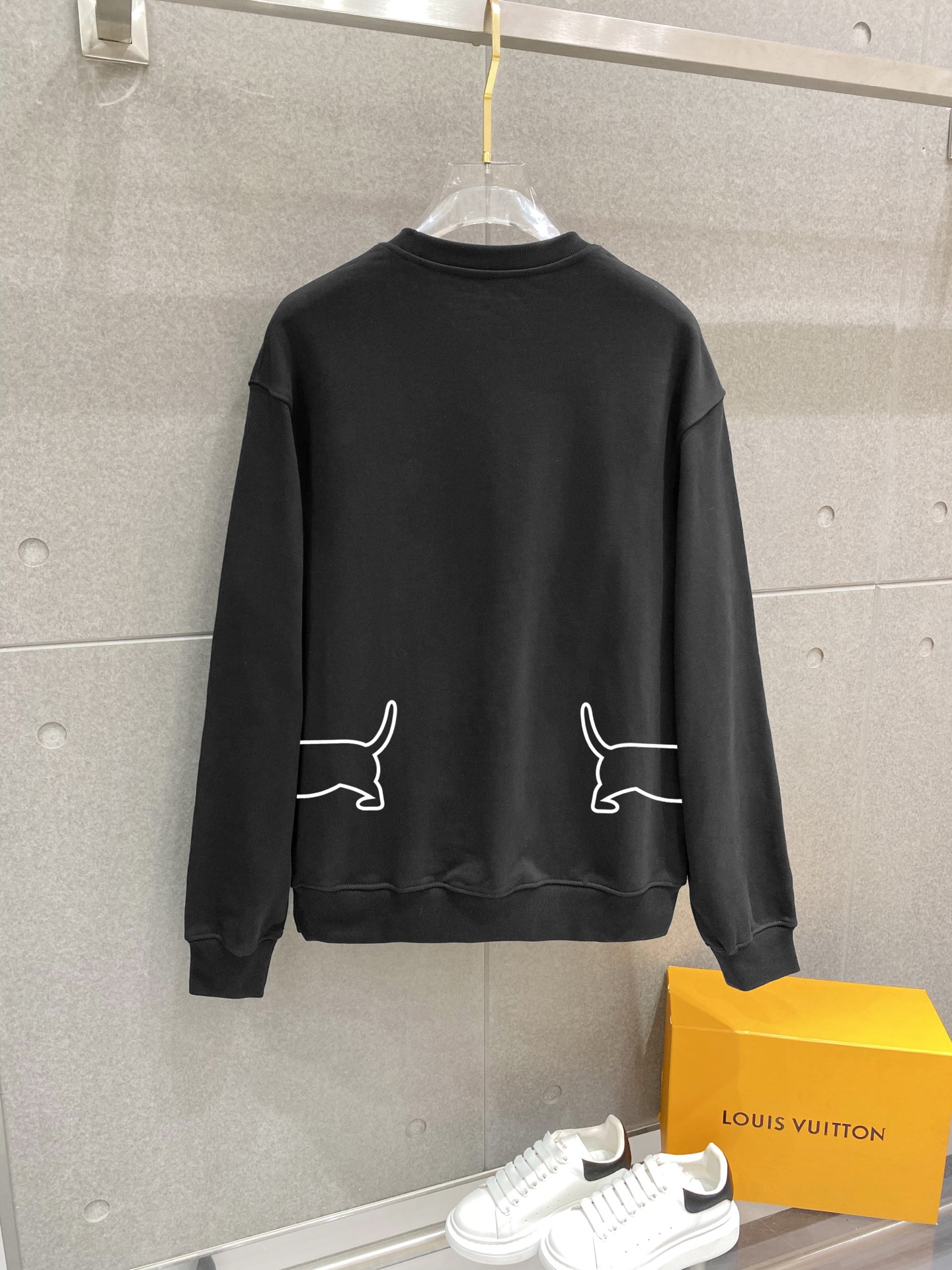 ￼ ￼ 汤姆布朗 官网 新款字母印花双层重工字母图案不管是T桖还是卫衣都是每年的爆款单品 前幅大面积印花