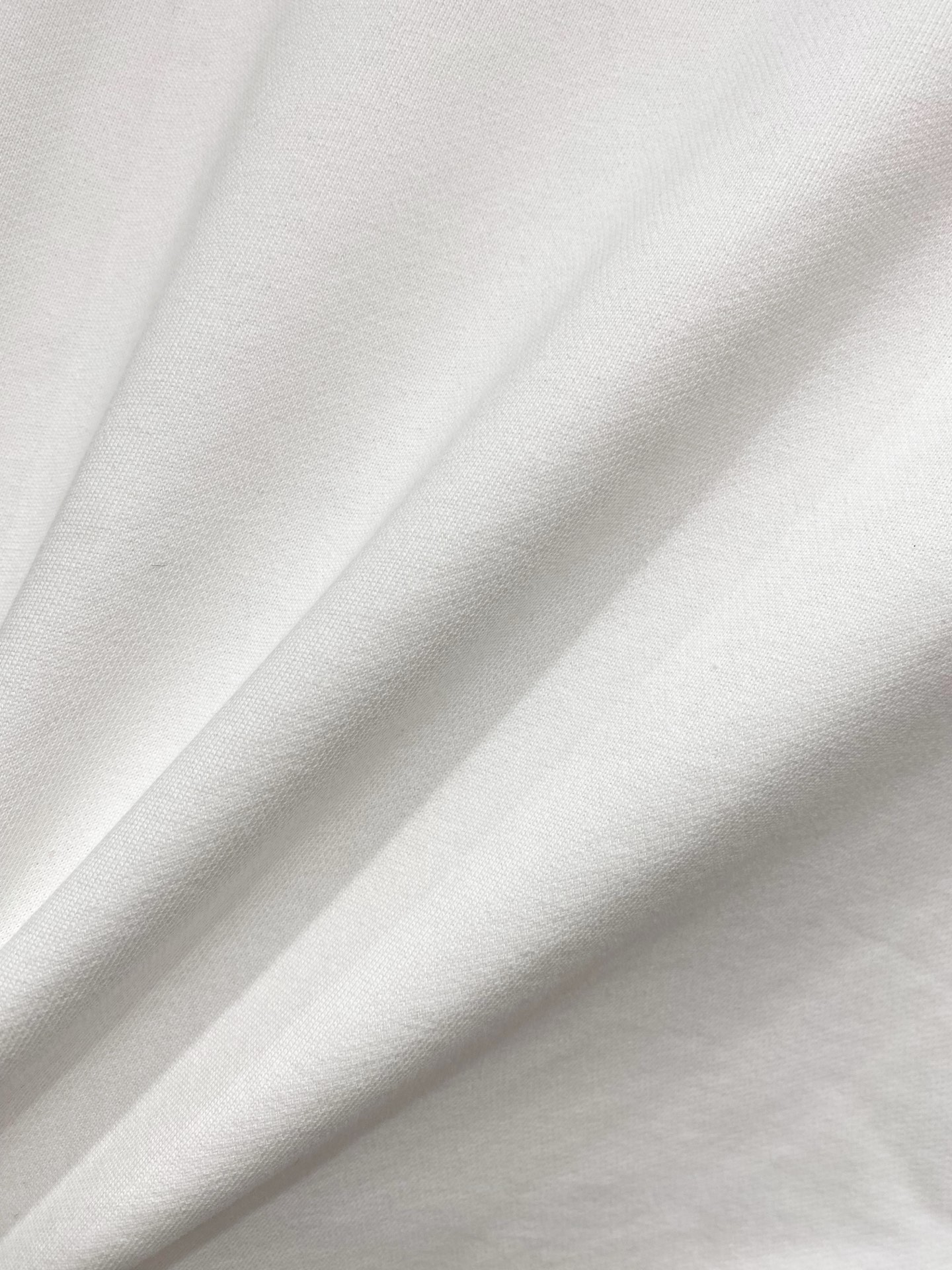 ￼ ￼ 汤姆布朗 官网 新款字母印花双层重工字母图案不管是T桖还是卫衣都是每年的爆款单品 前幅大面积印花