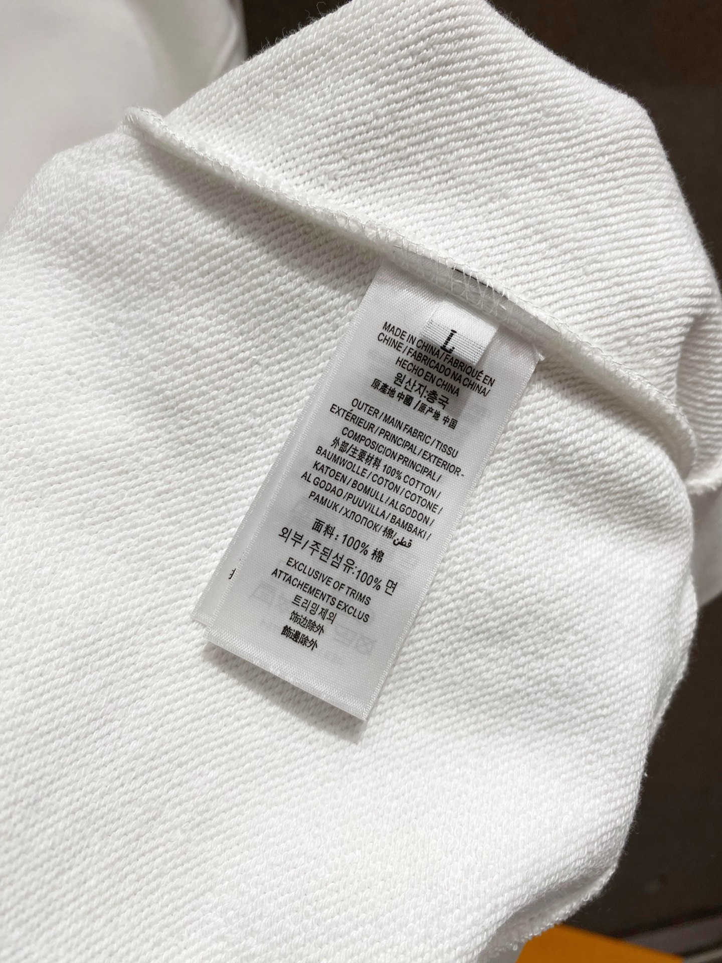 ￼ ￼ 汤姆布朗 官网 新款字母印花双层重工字母图案不管是T桖还是卫衣都是每年的爆款单品 前幅大面积印花