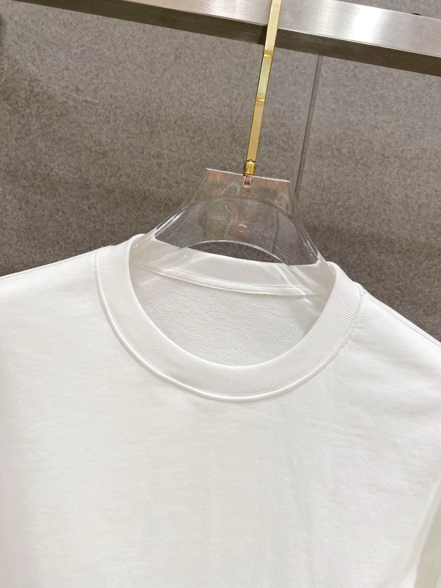 ￼ ￼ 汤姆布朗 官网 新款字母印花双层重工字母图案不管是T桖还是卫衣都是每年的爆款单品 前幅大面积印花