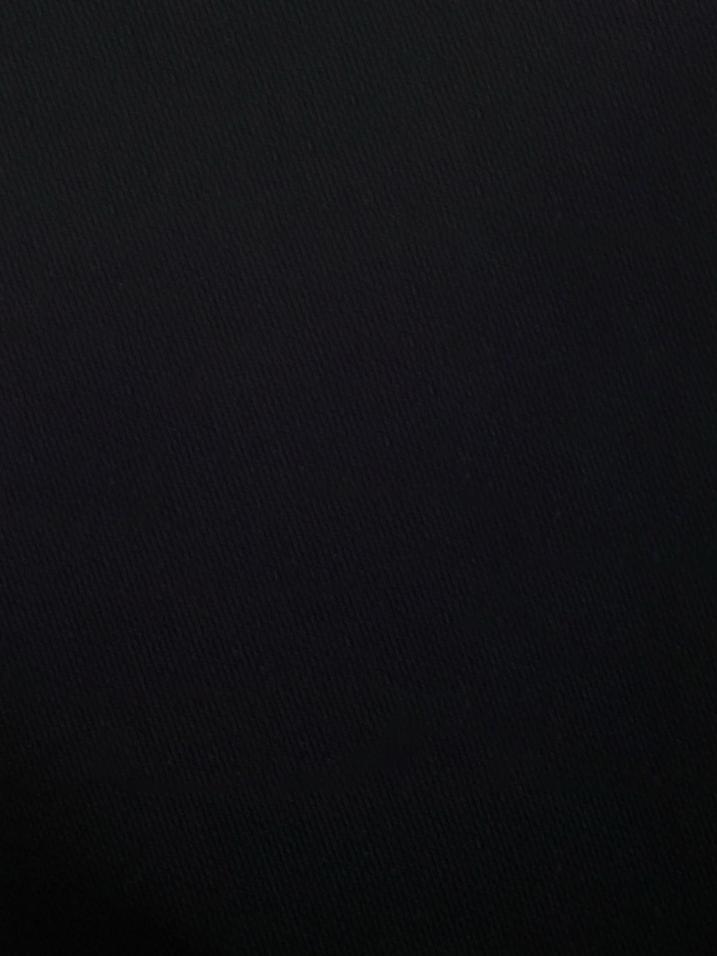 ￼ ￼ LULU 官网 新款字母印花双层重工字母图案不管是T桖还是卫衣都是每年的爆款单品 前幅大面积印花