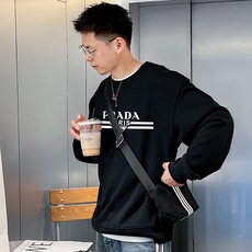  普拉达 官网 新款字母印花双层重工字母图案不管是T桖还是卫衣都是每年的爆款单品 前幅大面积印花采  普拉达 官网 新款字母印花双层重工字母图案不管是T桖还是卫衣都是每年的爆款单品 前幅大面积印花采