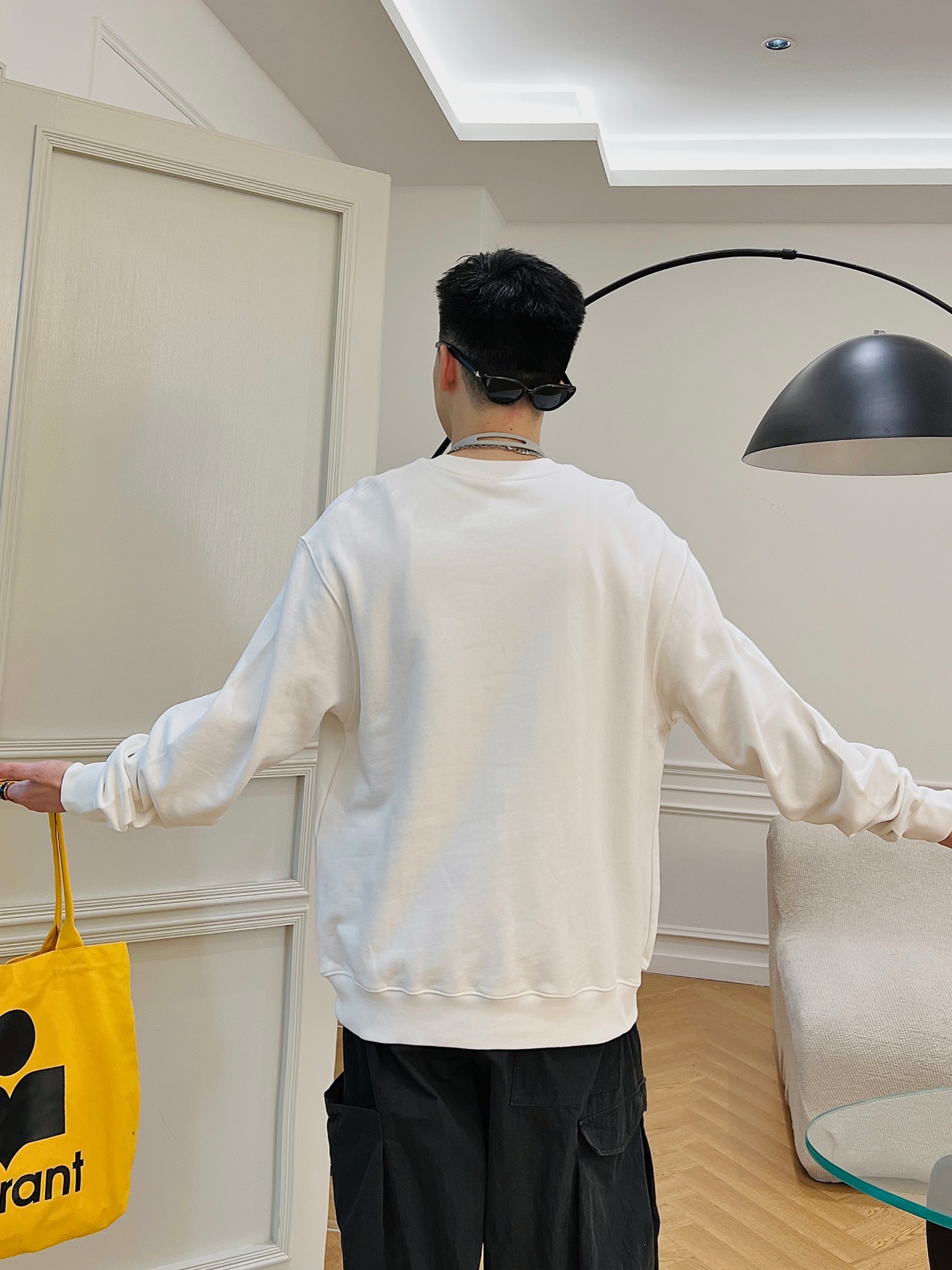 ￼ ￼ 始祖鸟 官网 新款字母印花双层重工字母图案不管是T桖还是卫衣都是每年的爆款单品 前幅大面积印花采