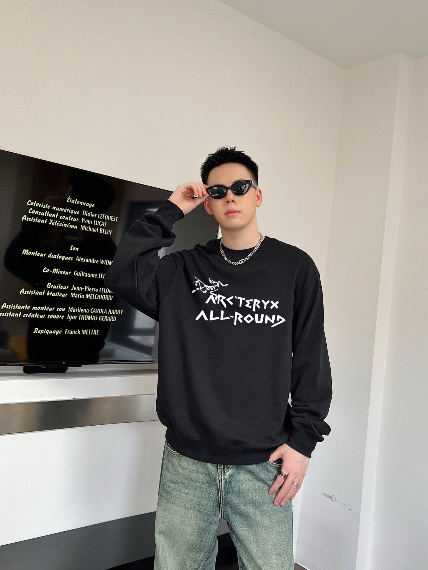 ￼ ￼ 始祖鸟 官网 新款字母印花双层重工字母图案不管是T桖还是卫衣都是每年的爆款单品 前幅大面积印花采