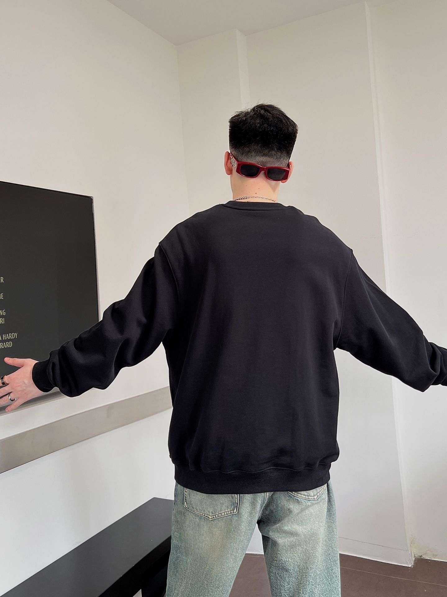 ￼ ￼ 始祖鸟 官网 新款字母印花双层重工字母图案不管是T桖还是卫衣都是每年的爆款单品 前幅大面积印花采