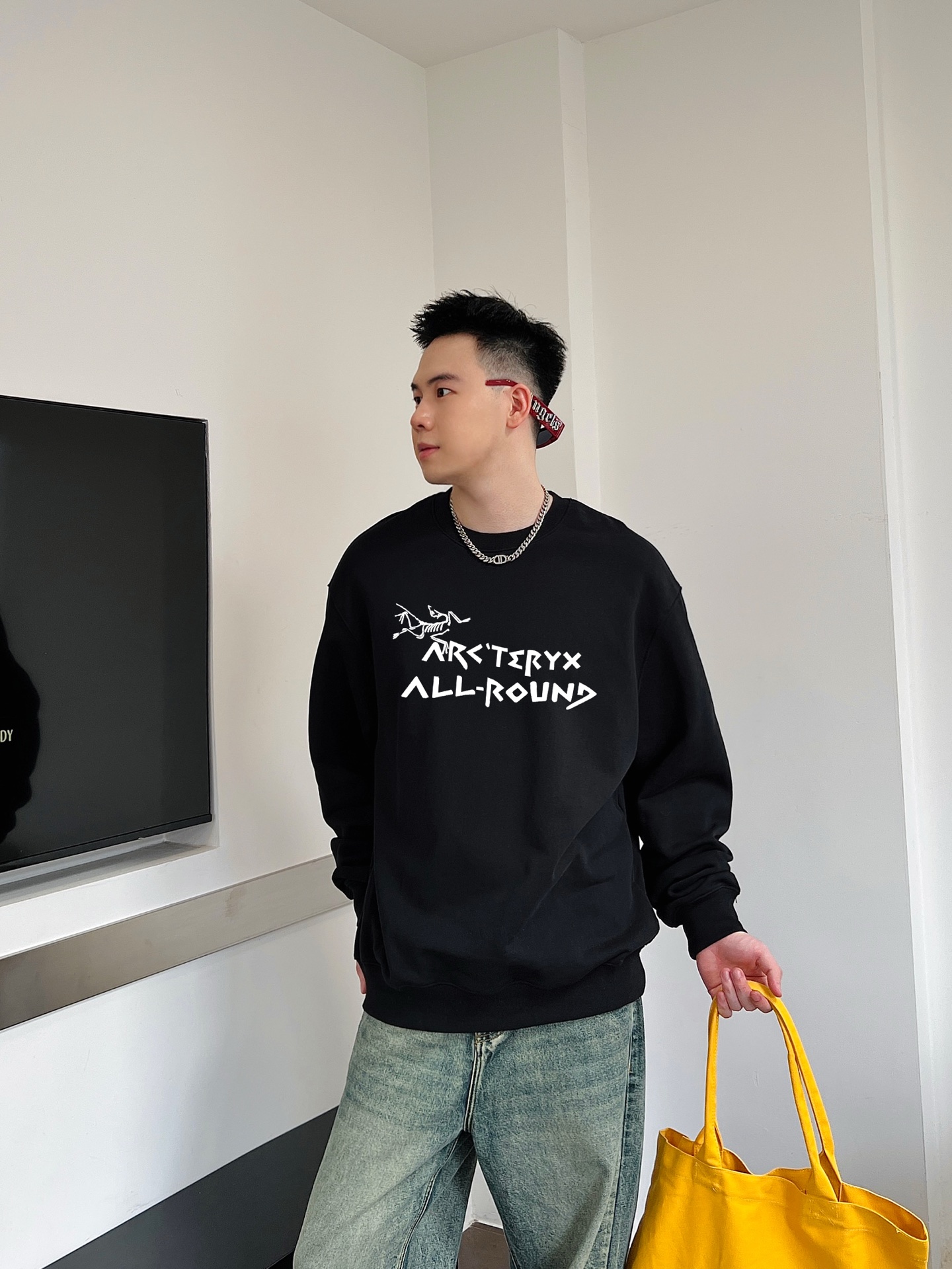 ￼ ￼ 始祖鸟 官网 新款字母印花双层重工字母图案不管是T桖还是卫衣都是每年的爆款单品 前幅大面积印花采