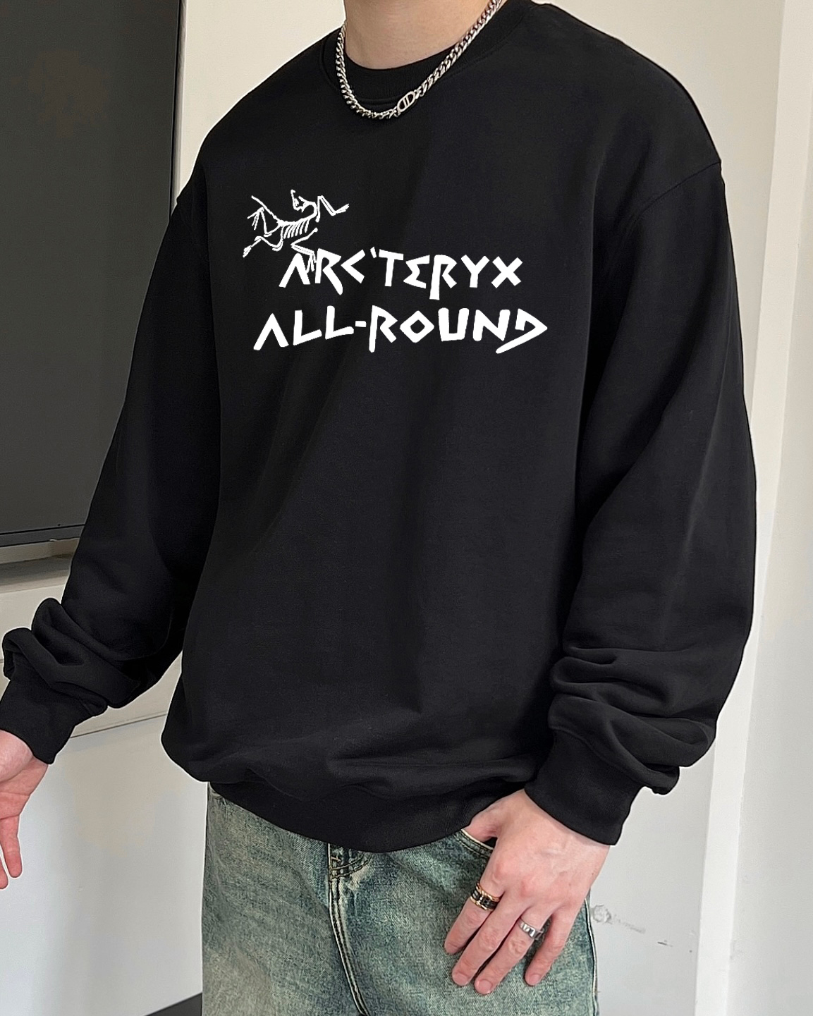 ￼ ￼ 始祖鸟 官网 新款字母印花双层重工字母图案不管是T桖还是卫衣都是每年的爆款单品 前幅大面积印花采