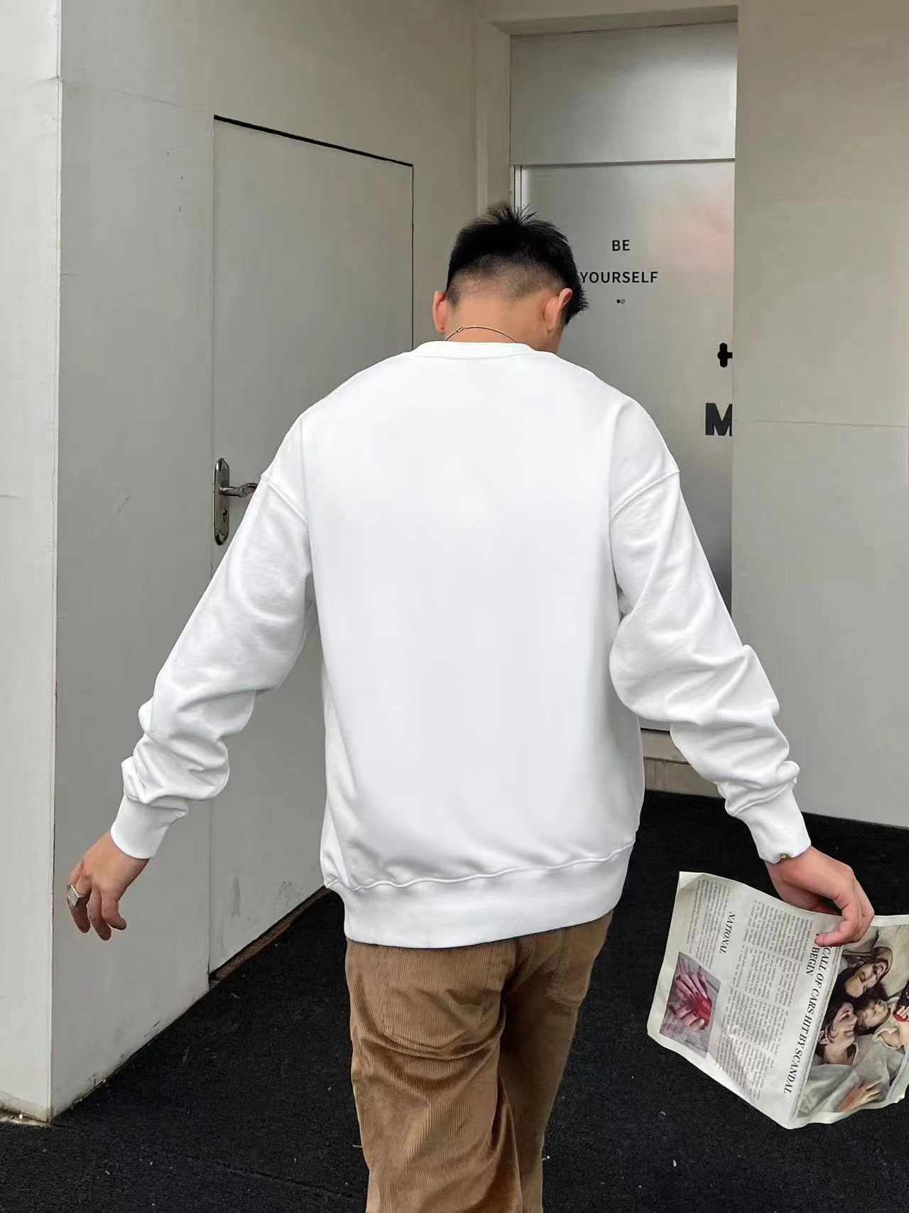 ￼ ￼ 普拉达 官网 新款字母印花双层重工字母图案不管是T桖还是卫衣都是每年的爆款单品 前幅大面积印花采