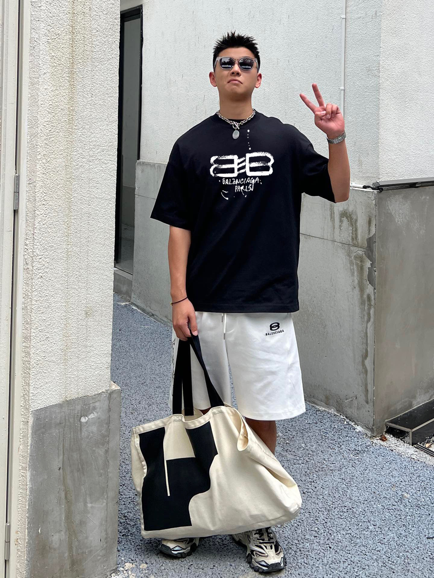 ￼ ￼ ￼ ￼ ￼ 巴黎世家 新款字母印花双层重工短袖T桖 字母图案不管是T桖还是卫衣都是每年的爆款单品