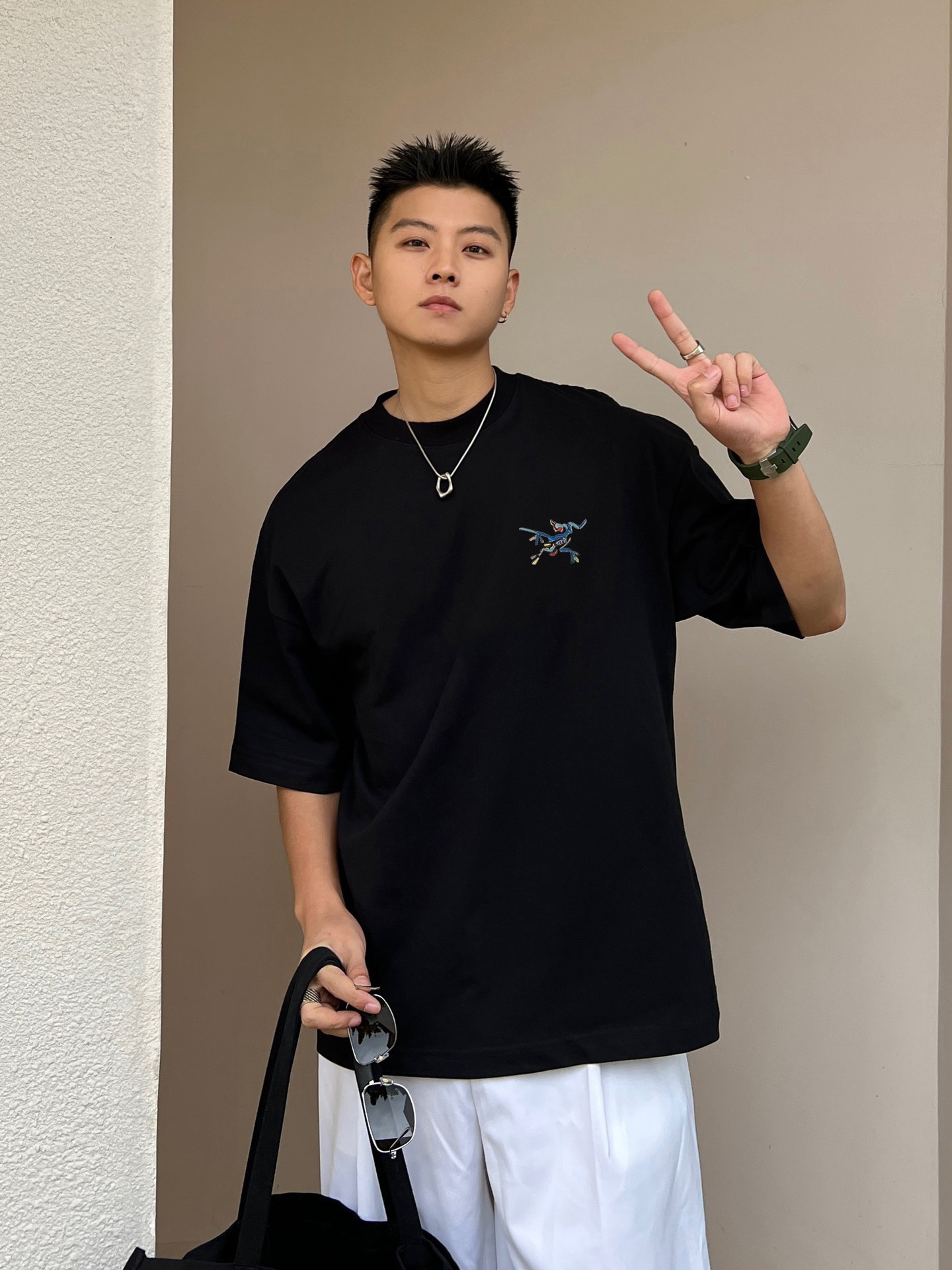 ￼ ￼ ￼ ￼ ￼ 始祖鸟 新款字母印花双层重工短袖T桖 字母图案不管是T桖还是卫衣都是每年的爆款单品 