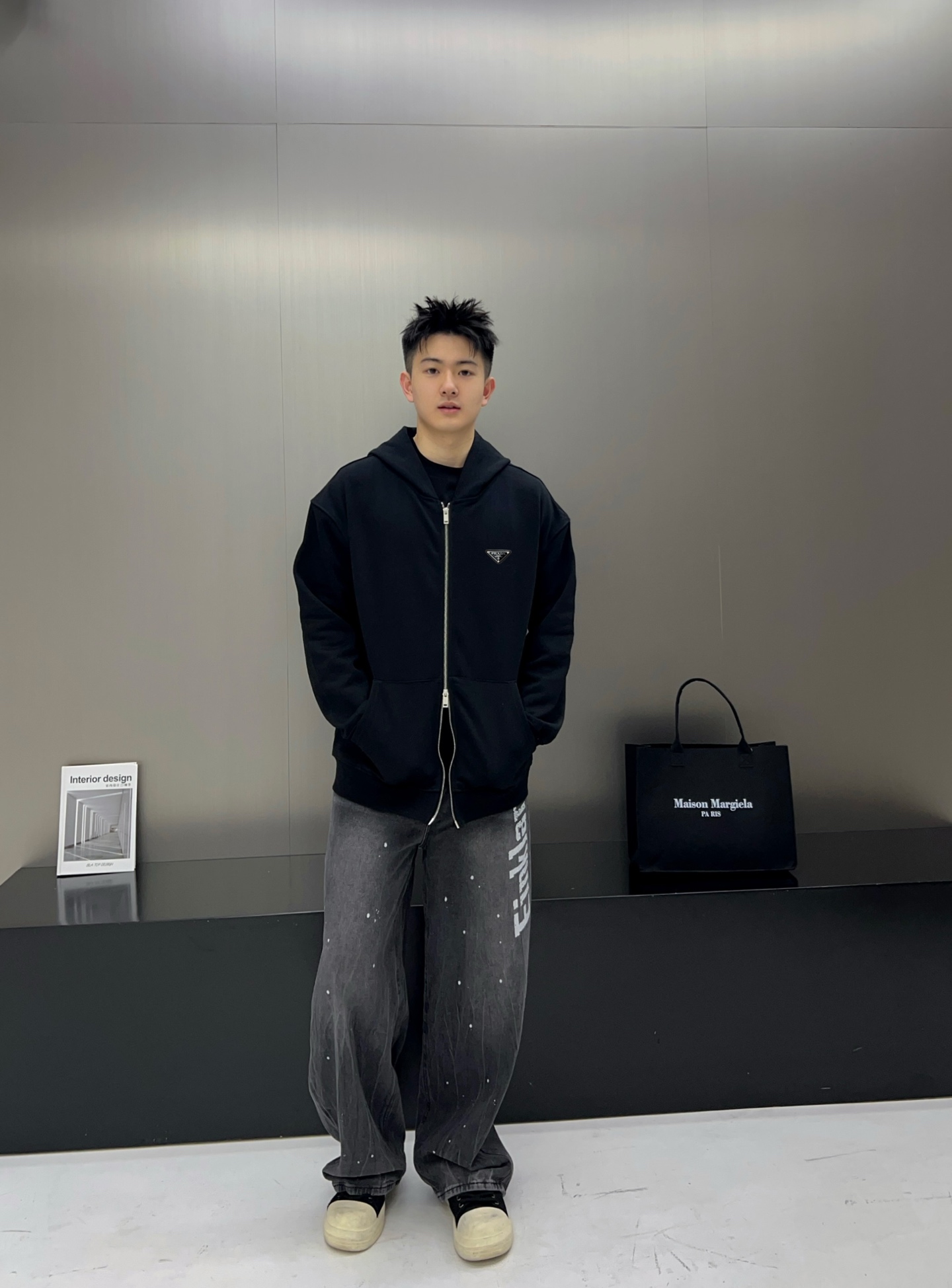 ￼ ￼ ￼ ￼ ￼ ￼ ￼ ￼ ￼ ￼ 普拉达 官网同步发行 胸前印花品牌logo 功能性 机能运动 男