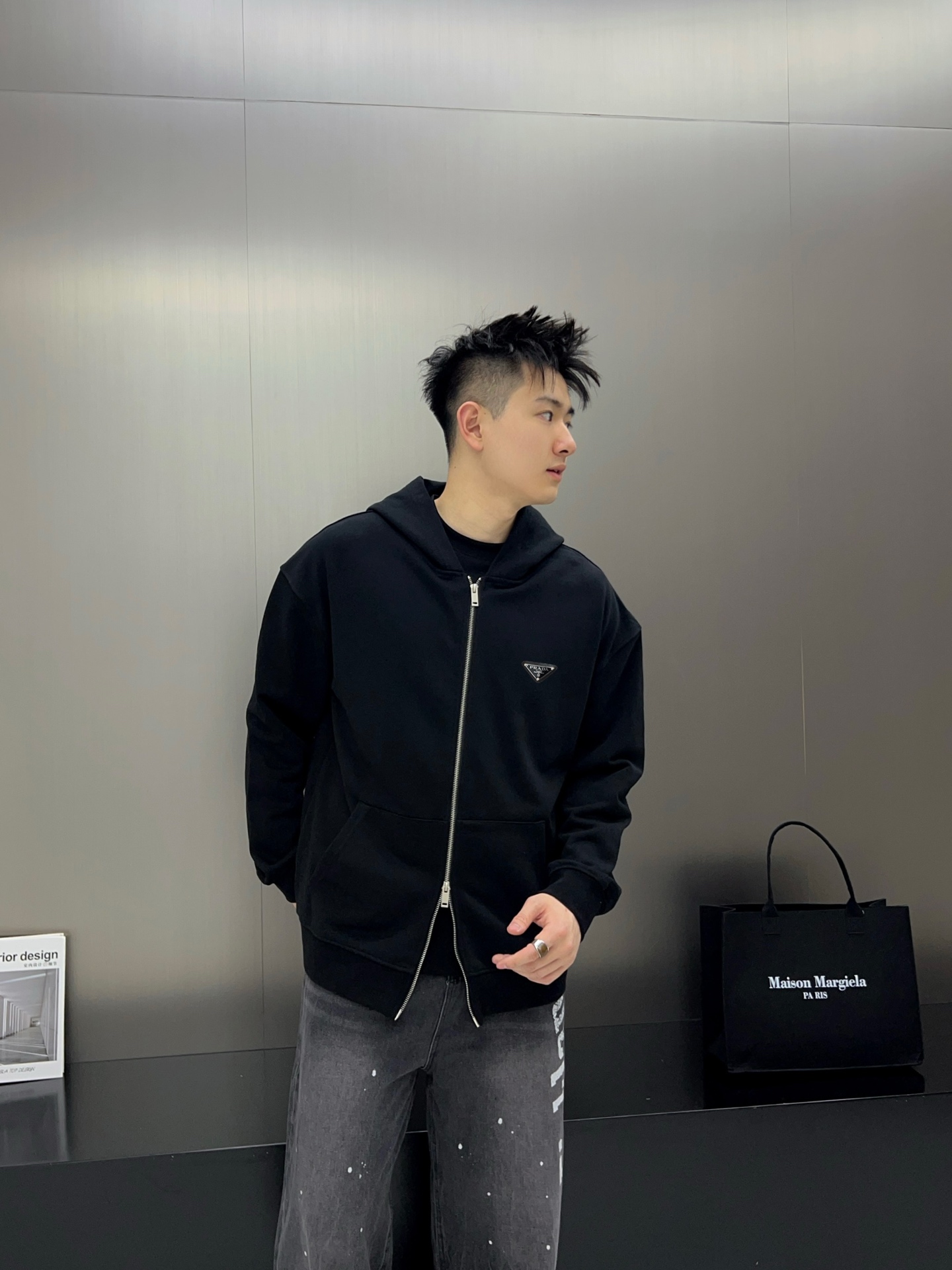 ￼ ￼ ￼ ￼ ￼ ￼ ￼ ￼ ￼ ￼ 普拉达 官网同步发行 胸前印花品牌logo 功能性 机能运动 男