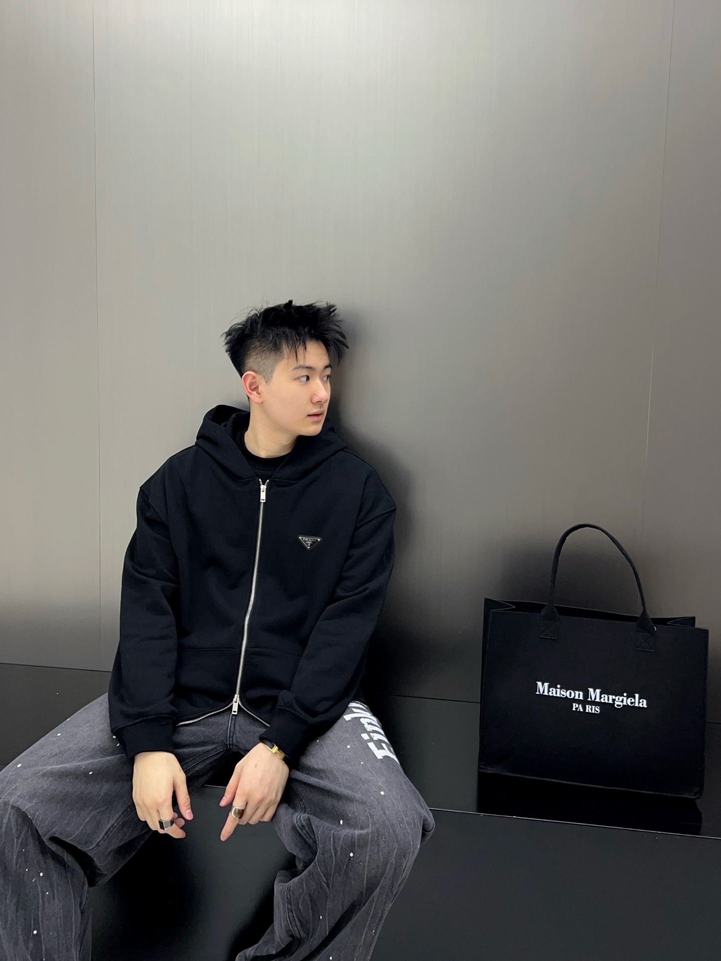 ￼ ￼ ￼ ￼ ￼ ￼ ￼ ￼ ￼ ￼ 普拉达 官网同步发行 胸前印花品牌logo 功能性 机能运动 男