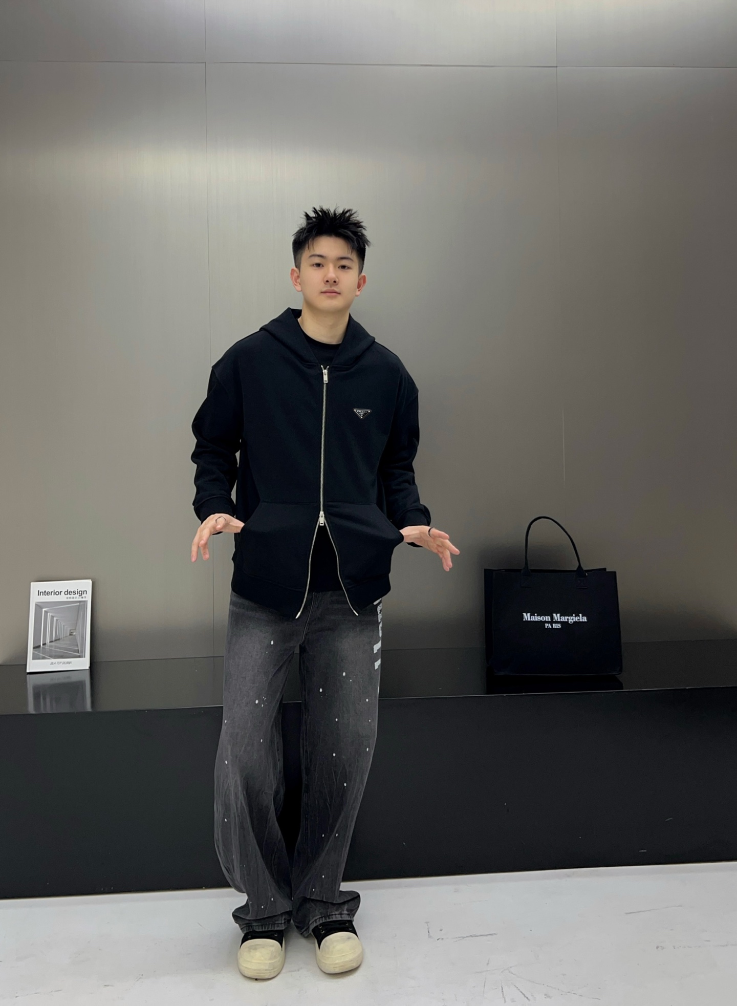 ￼ ￼ ￼ ￼ ￼ ￼ ￼ ￼ ￼ ￼ 普拉达 官网同步发行 胸前印花品牌logo 功能性 机能运动 男