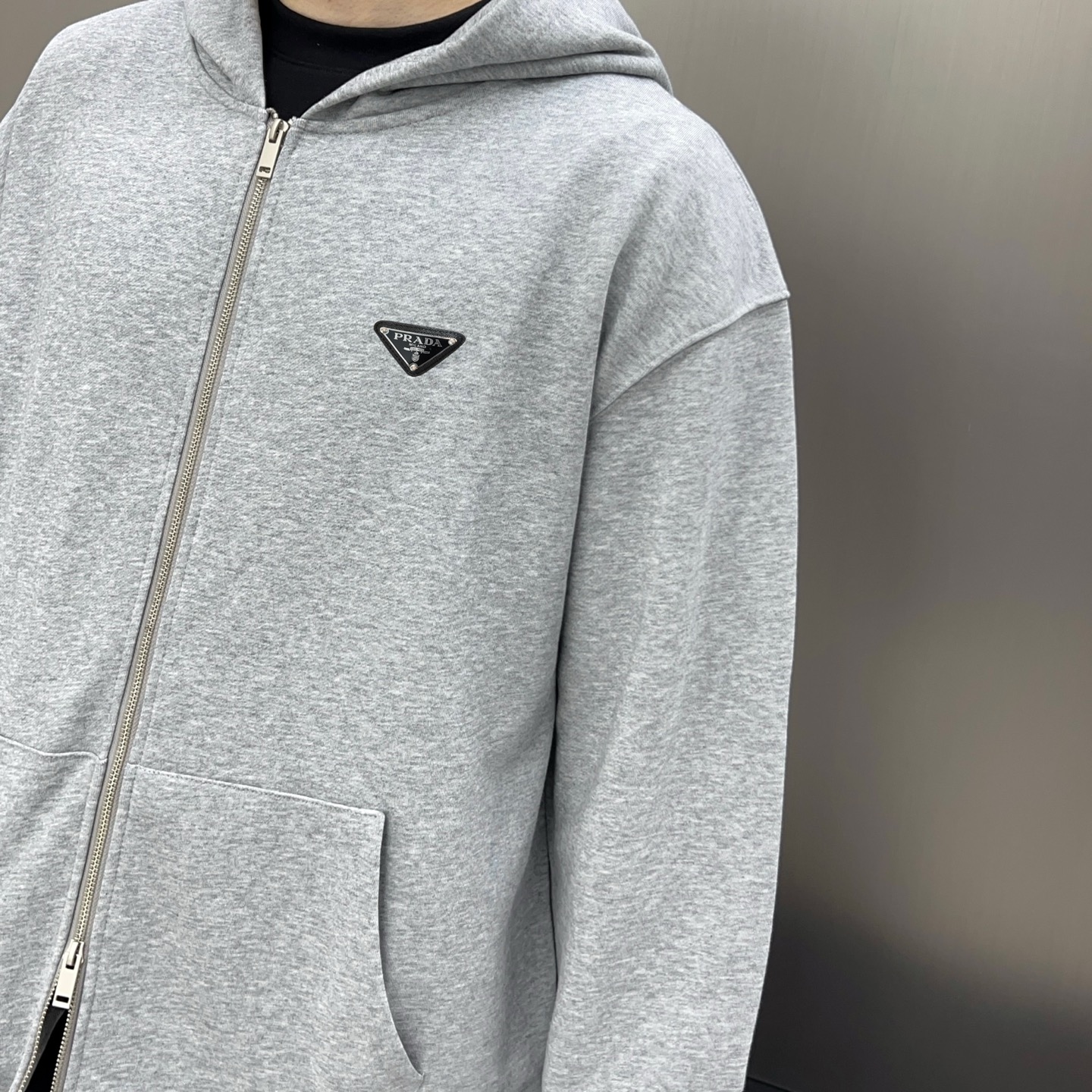 ￼ ￼ ￼ ￼ ￼ ￼ ￼ ￼ ￼ ￼ 普拉达 官网同步发行 胸前印花品牌logo 功能性 机能运动 男