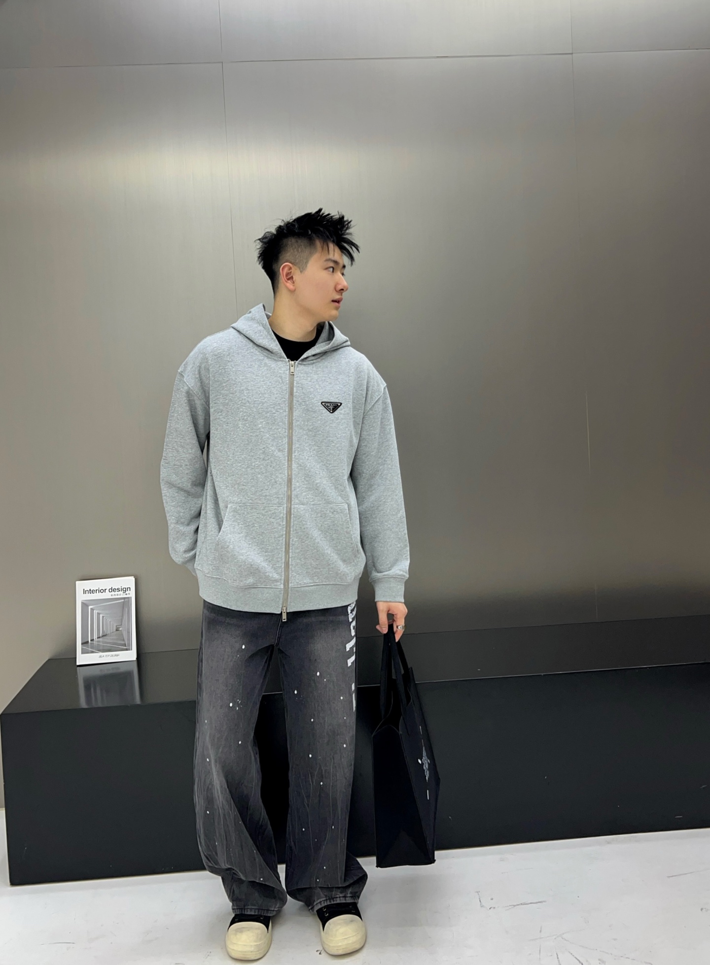 ￼ ￼ ￼ ￼ ￼ ￼ ￼ ￼ ￼ ￼ 普拉达 官网同步发行 胸前印花品牌logo 功能性 机能运动 男