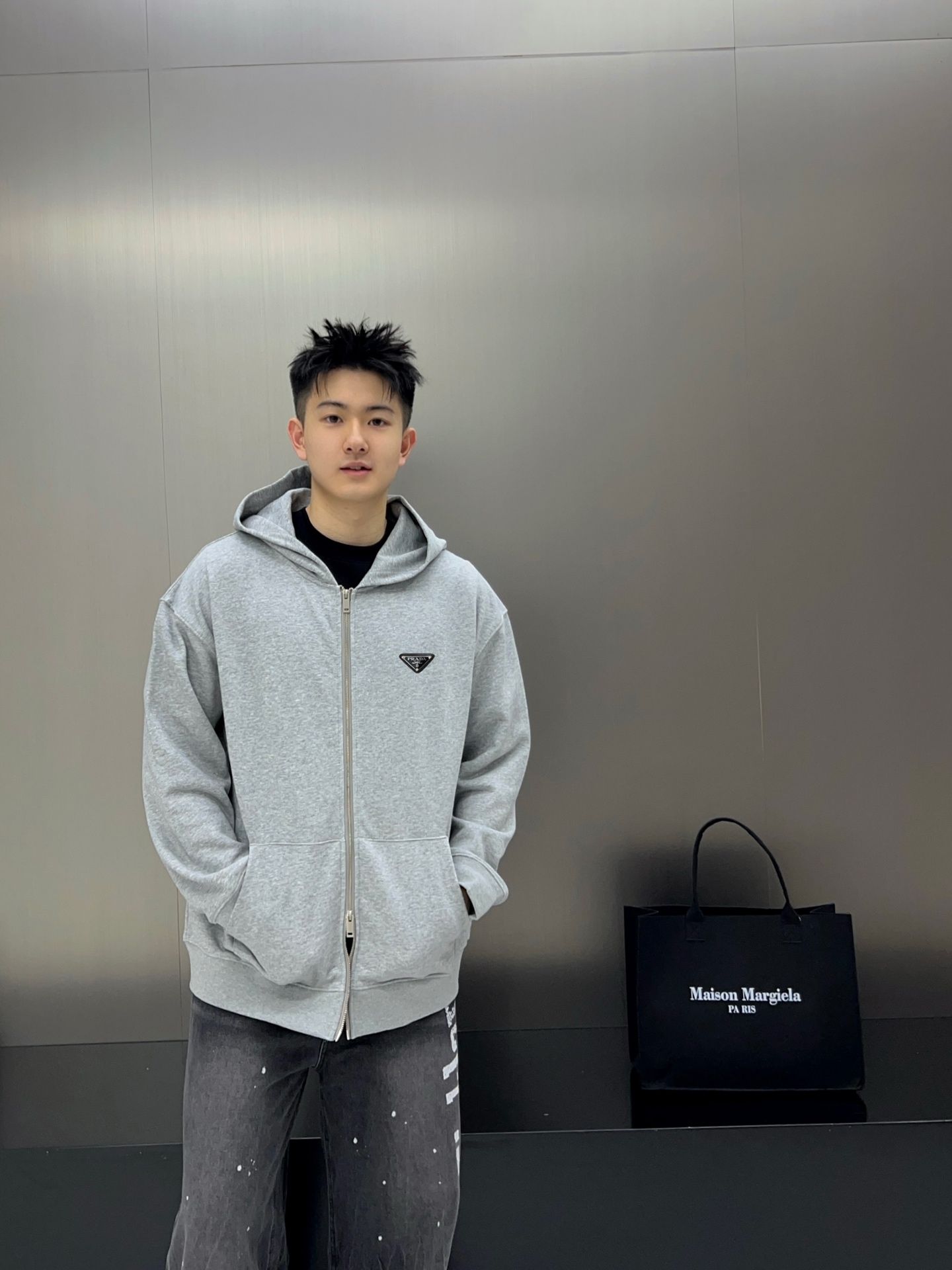 ￼ ￼ ￼ ￼ ￼ ￼ ￼ ￼ ￼ ￼ 普拉达 官网同步发行 胸前印花品牌logo 功能性 机能运动 男