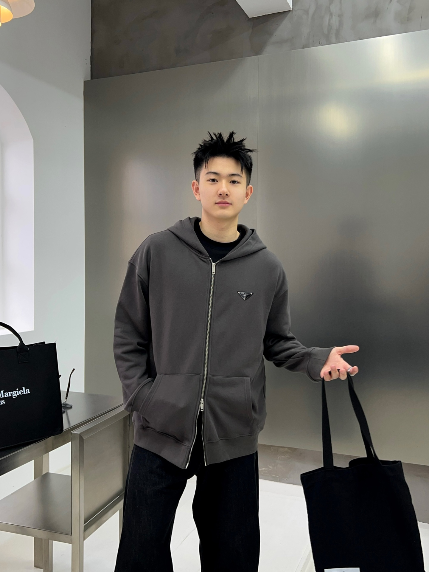 ￼ ￼ ￼ ￼ ￼ ￼ ￼ ￼ ￼ ￼ 普拉达 官网同步发行 胸前印花品牌logo 功能性 机能运动 男