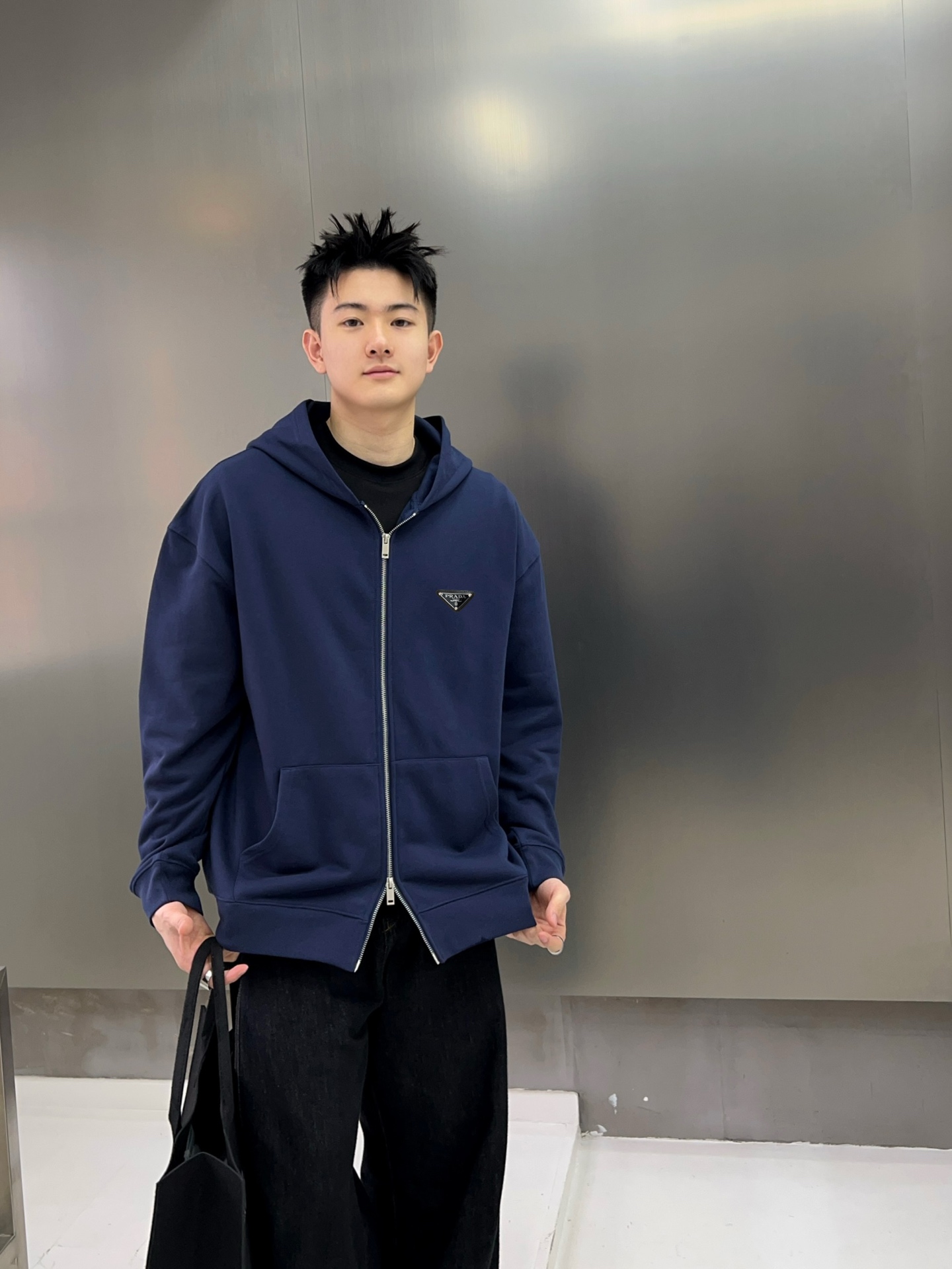 ￼ ￼ ￼ ￼ ￼ ￼ ￼ ￼ ￼ ￼ 普拉达 官网同步发行 胸前印花品牌logo 功能性 机能运动 男