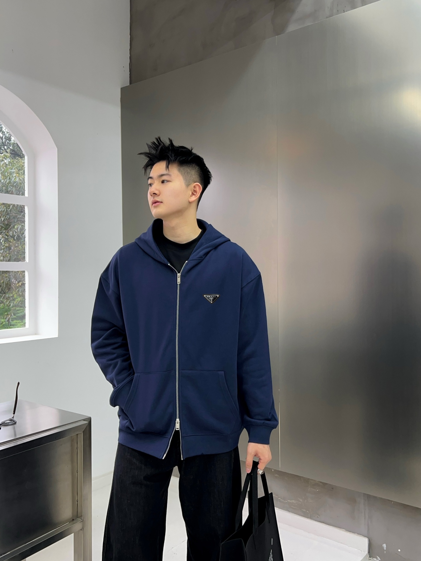 ￼ ￼ ￼ ￼ ￼ ￼ ￼ ￼ ￼ ￼ 普拉达 官网同步发行 胸前印花品牌logo 功能性 机能运动 男