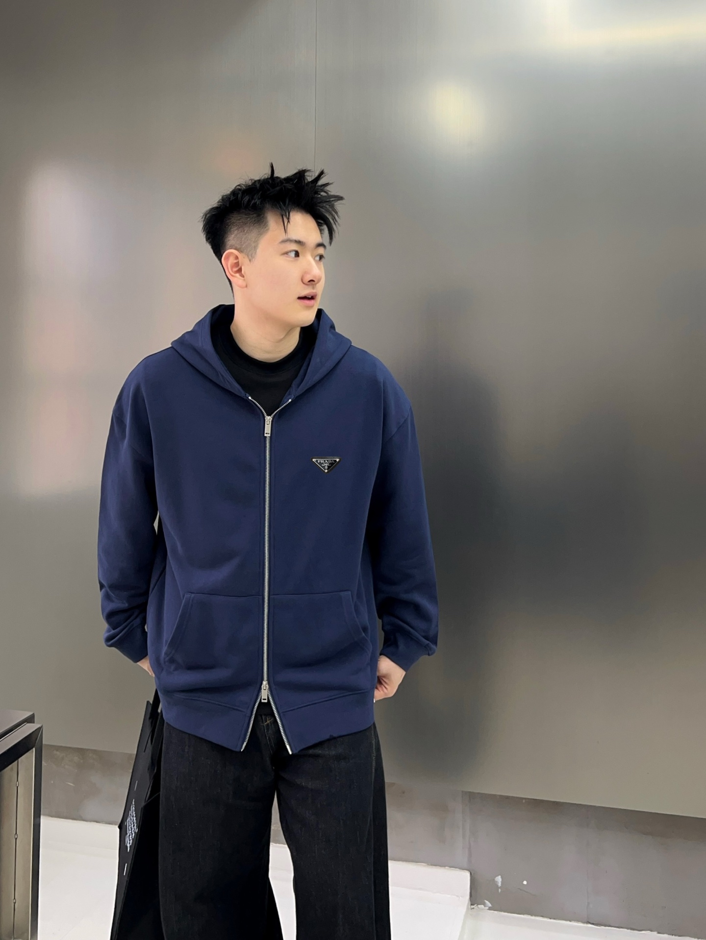 ￼ ￼ ￼ ￼ ￼ ￼ ￼ ￼ ￼ ￼ 普拉达 官网同步发行 胸前印花品牌logo 功能性 机能运动 男