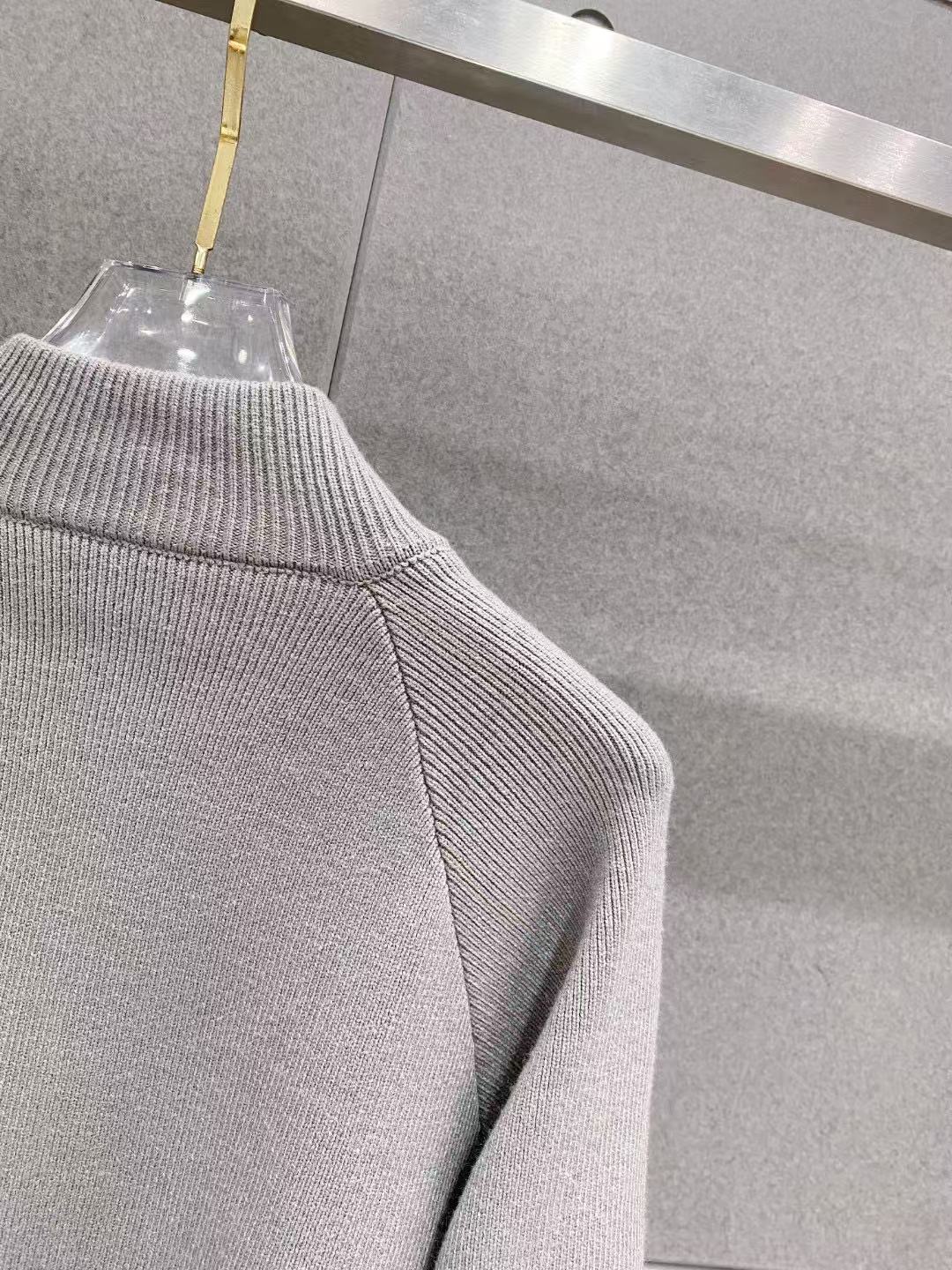 ￼ 路易威登 官网 秋冬同步更新 针织外套 海外爆款 精细羊毛针织厚实面料 舒服又保暖 绝对高端产物 M