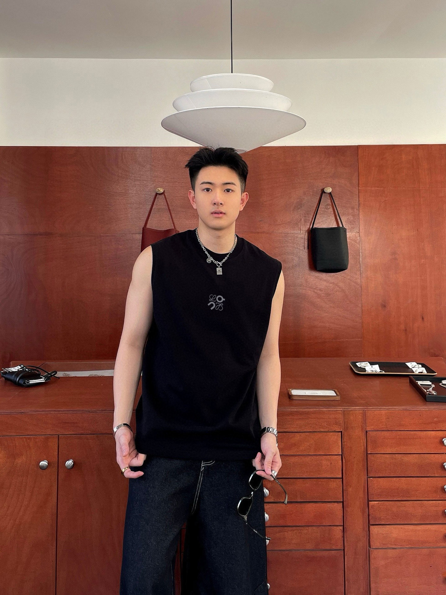 罗意威 官网最新上架 背心夏日必备单品 很显身材的一款 重工印花图案 简约大气 M-XXL （下单提供身