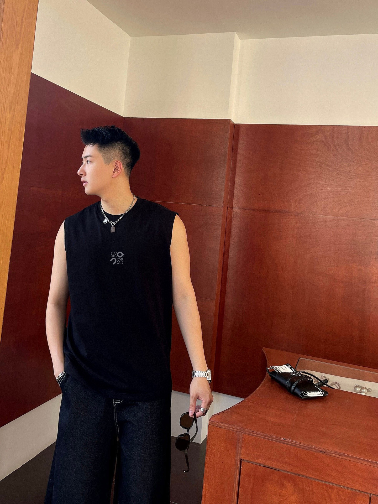 罗意威 官网最新上架 背心夏日必备单品 很显身材的一款 重工印花图案 简约大气 M-XXL （下单提供身