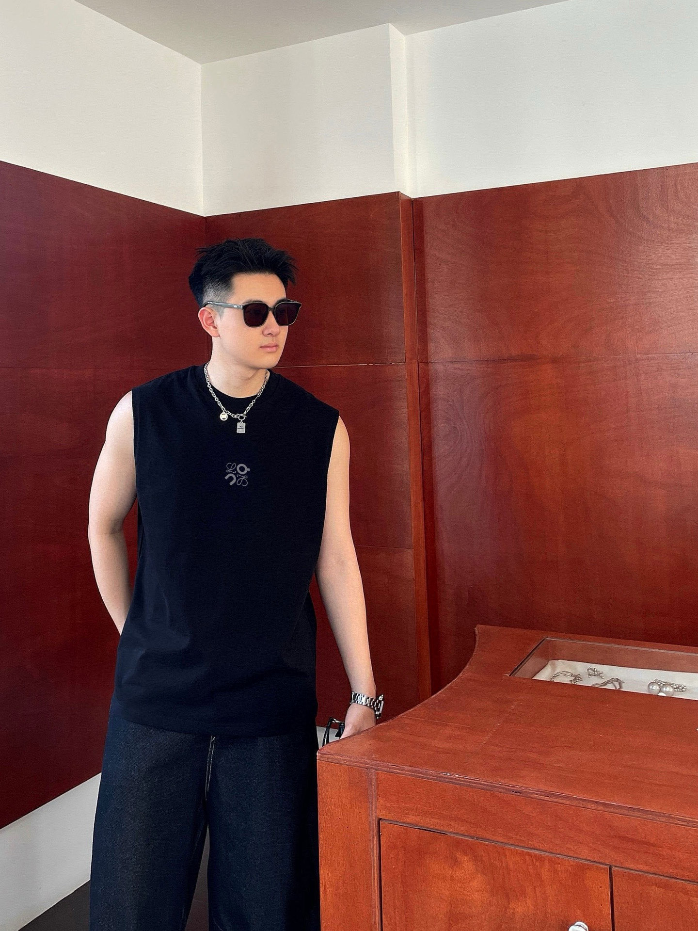 罗意威 官网最新上架 背心夏日必备单品 很显身材的一款 重工印花图案 简约大气 M-XXL （下单提供身