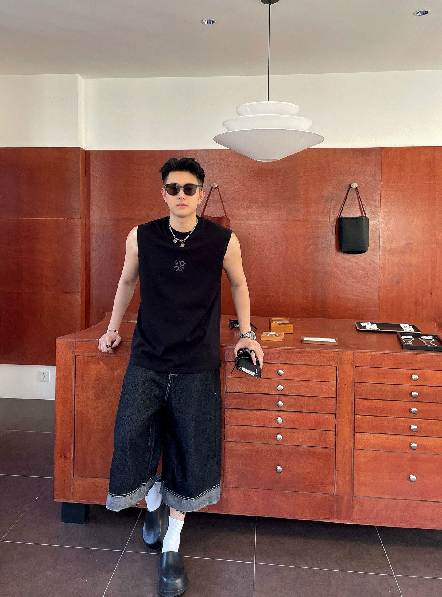 罗意威 官网最新上架 背心夏日必备单品 很显身材的一款 重工印花图案 简约大气 M-XXL （下单提供身