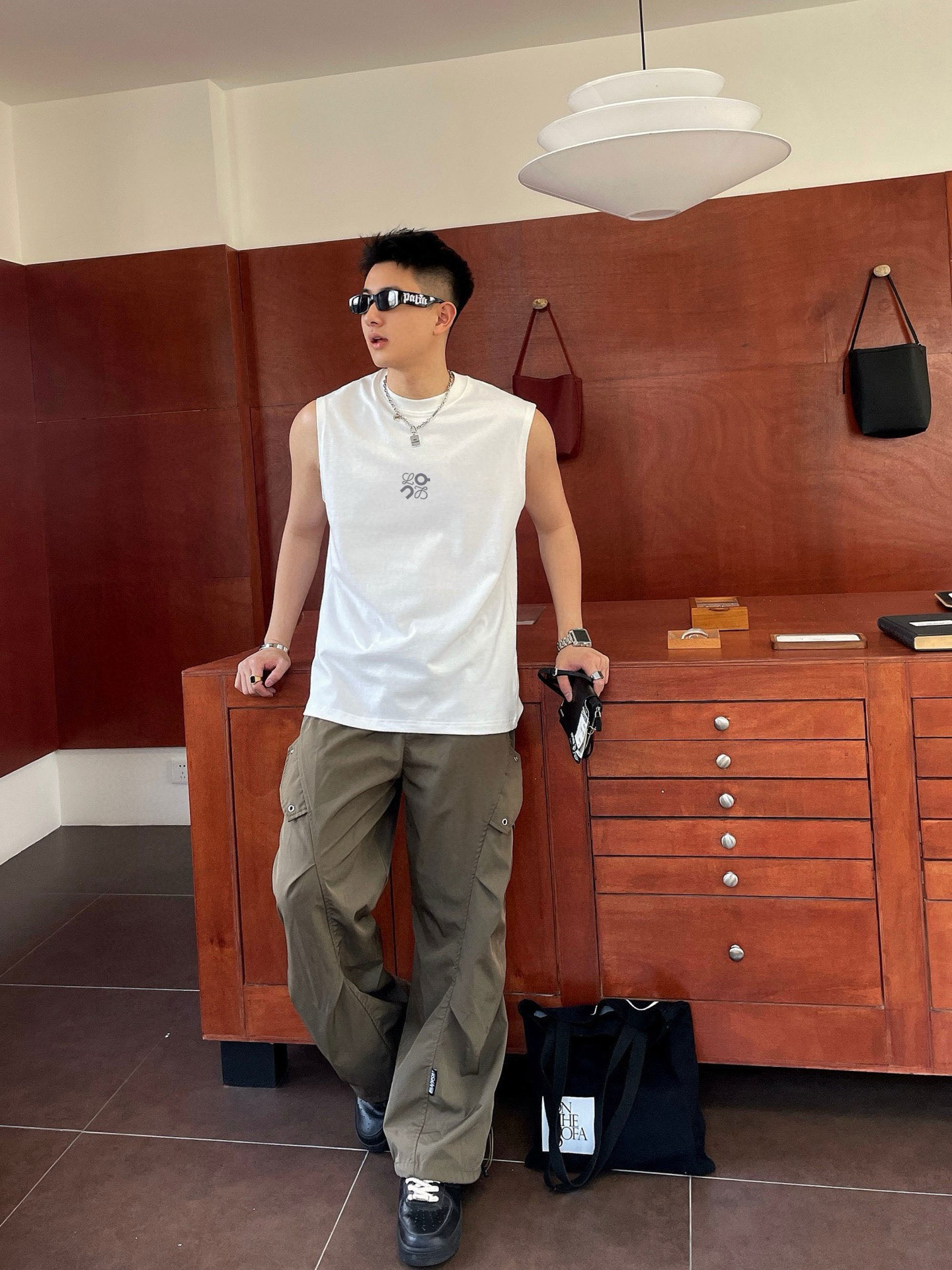 罗意威 官网最新上架 背心夏日必备单品 很显身材的一款 重工印花图案 简约大气 M-XXL （下单提供身