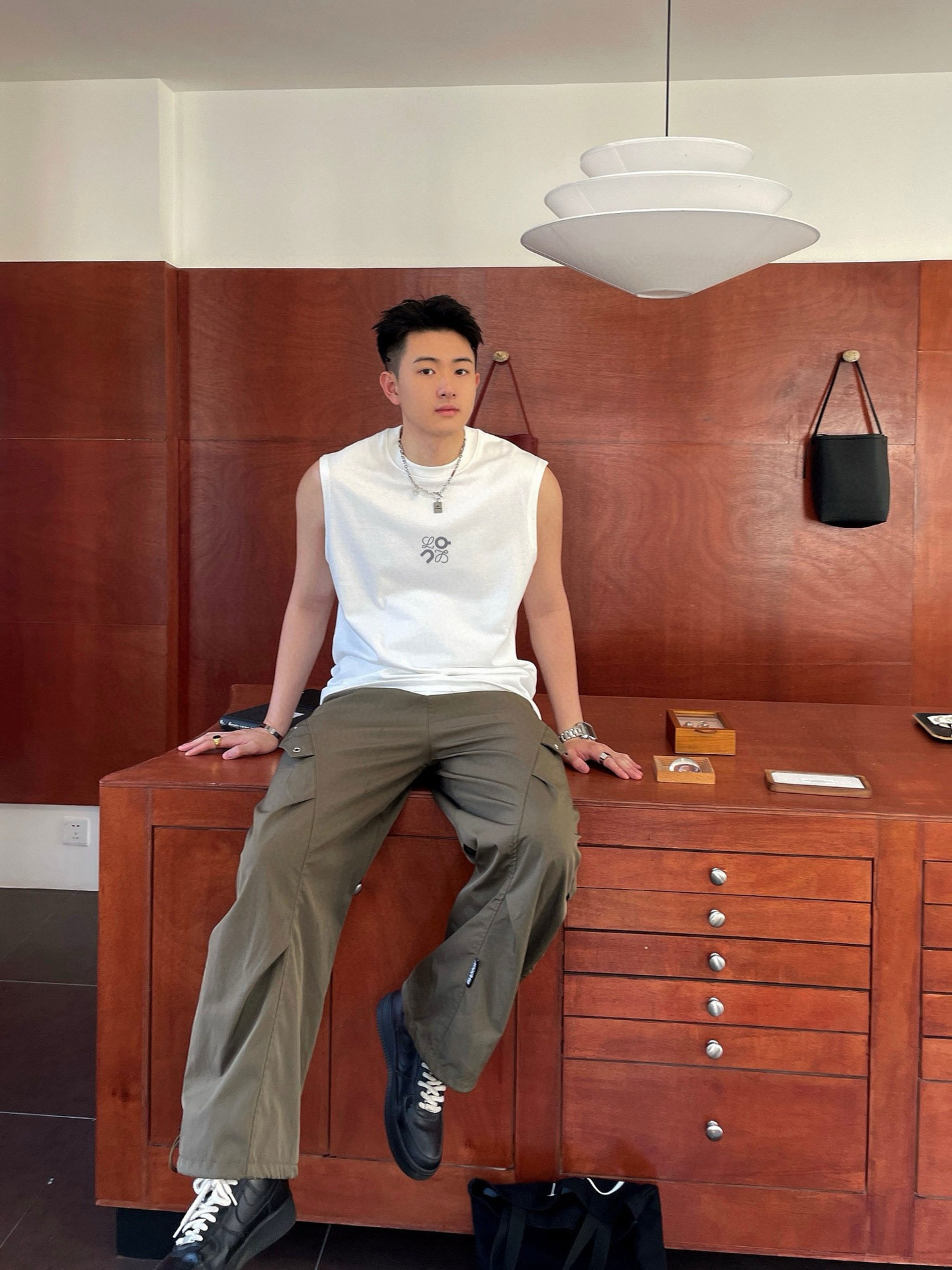 罗意威 官网最新上架 背心夏日必备单品 很显身材的一款 重工印花图案 简约大气 M-XXL （下单提供身