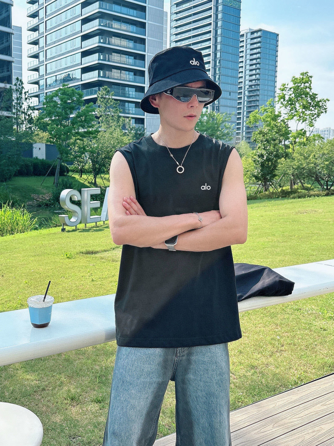 alo 官网最新上架 背心夏日必备单品 很显身材的一款 重工印花图案 简约大气 M-XXL （下单提供身