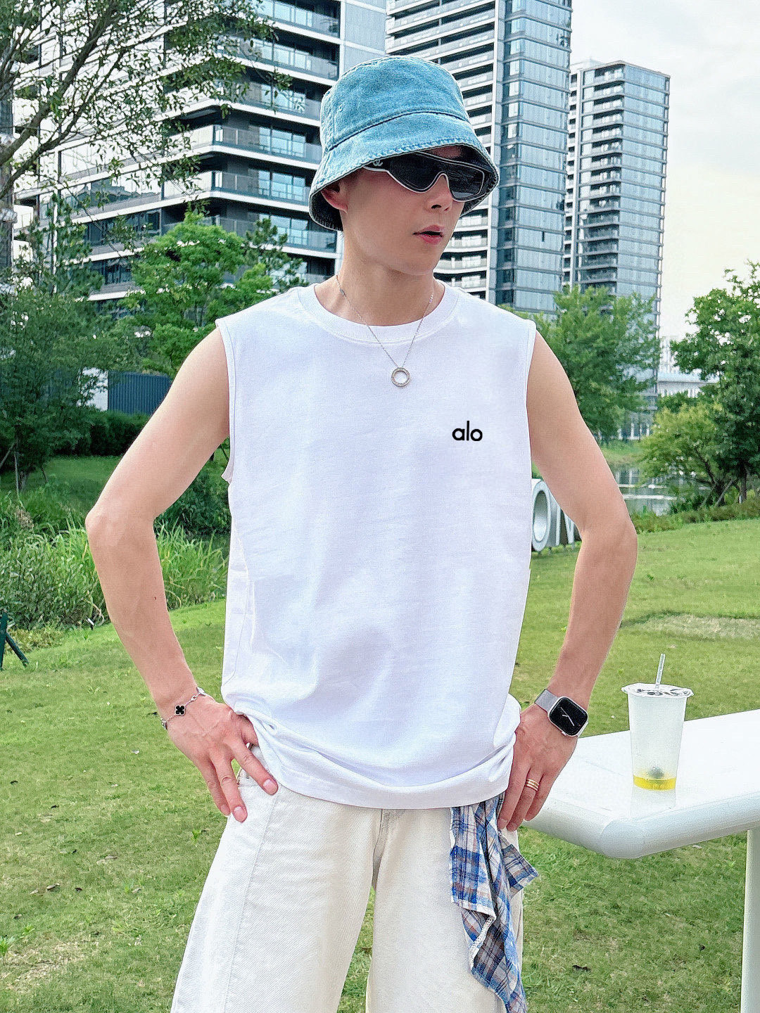 alo 官网最新上架 背心夏日必备单品 很显身材的一款 重工印花图案 简约大气 M-XXL （下单提供身