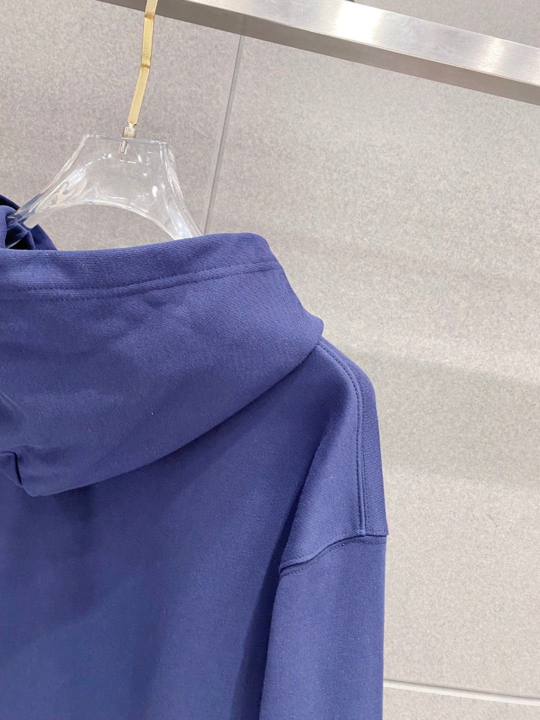 ￼ ￼ ￼ ￼ ￼ ￼ ￼ ￼ ￼ ￼ 普拉达 官网同步发行 胸前印花品牌logo 功能性 机能运动 男