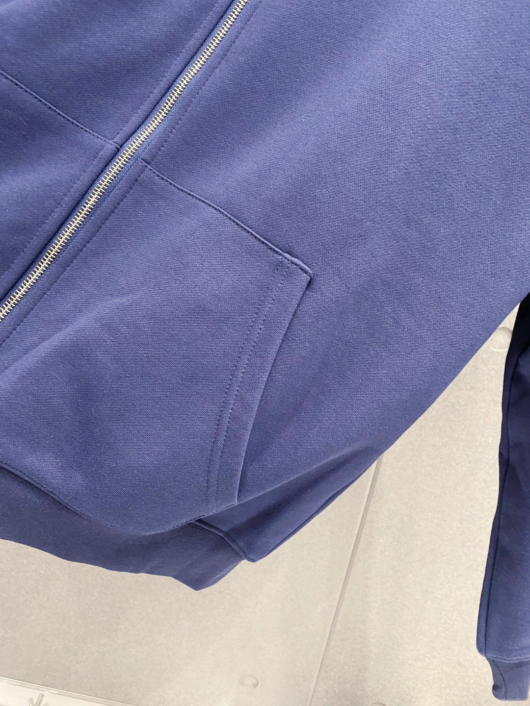 ￼ ￼ ￼ ￼ ￼ ￼ ￼ ￼ ￼ ￼ 普拉达 官网同步发行 胸前印花品牌logo 功能性 机能运动 男