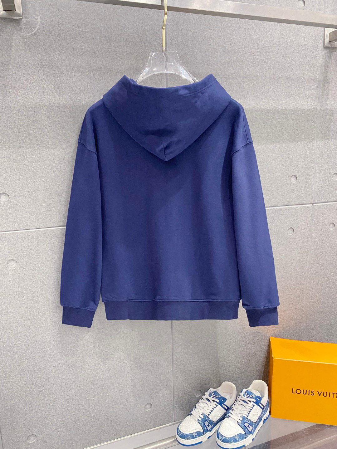 ￼ ￼ ￼ ￼ ￼ ￼ ￼ ￼ ￼ ￼ 普拉达 官网同步发行 胸前印花品牌logo 功能性 机能运动 男