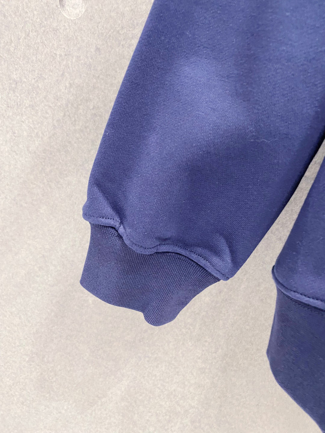 ￼ ￼ ￼ ￼ ￼ ￼ ￼ ￼ ￼ ￼ 普拉达 官网同步发行 胸前印花品牌logo 功能性 机能运动 男