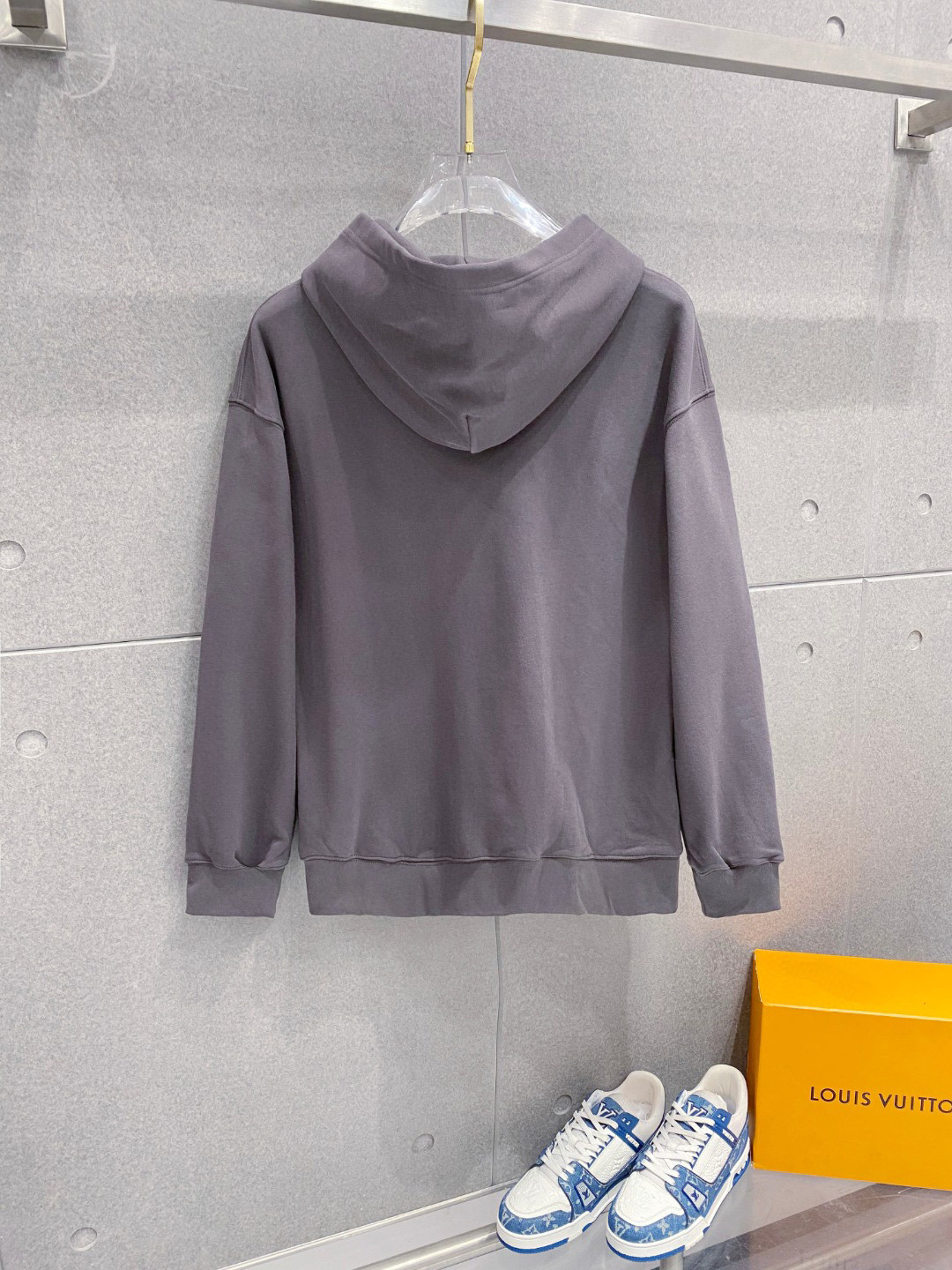 ￼ ￼ ￼ ￼ ￼ ￼ ￼ ￼ ￼ ￼ 普拉达 官网同步发行 胸前印花品牌logo 功能性 机能运动 男