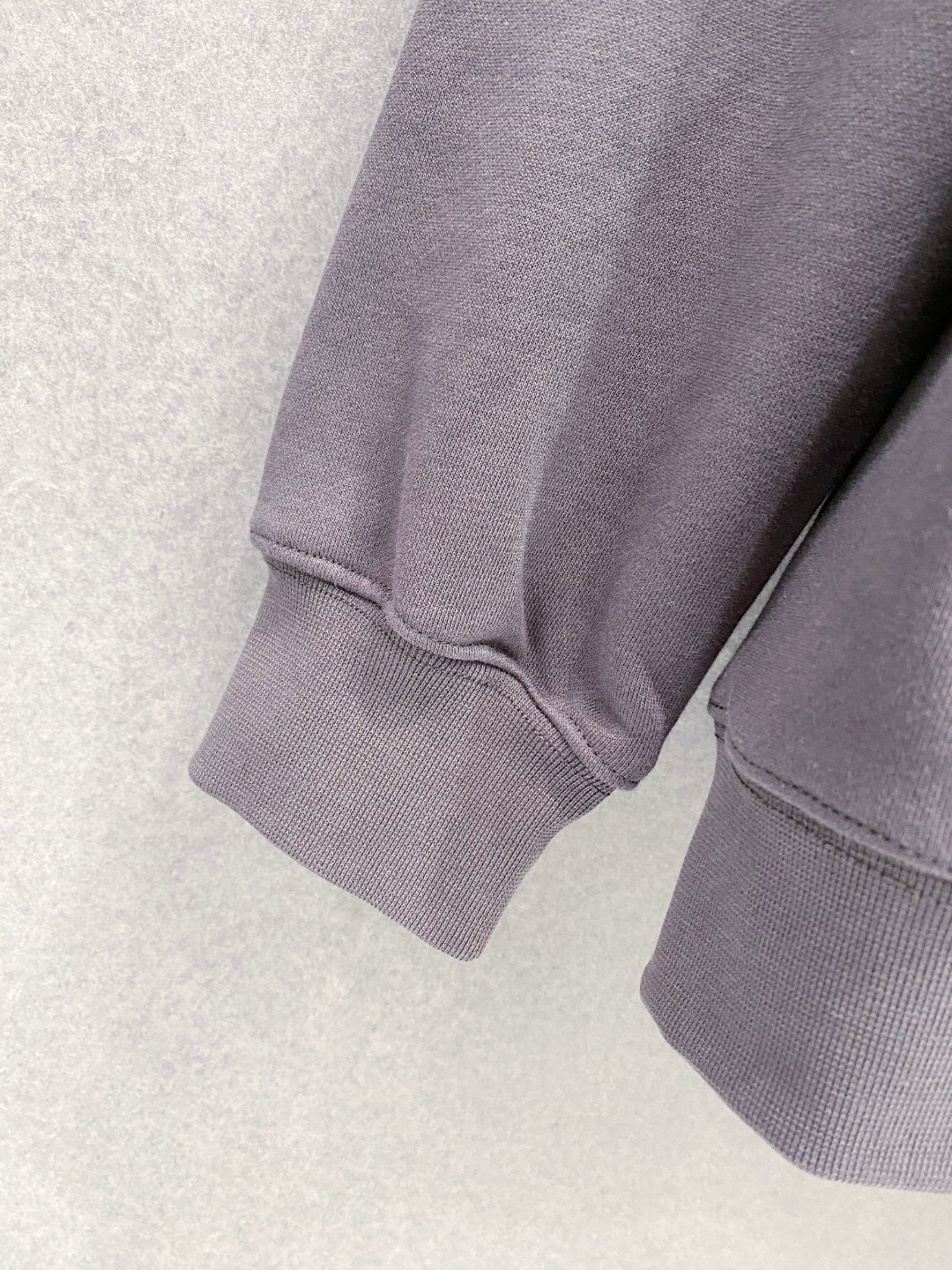 ￼ ￼ ￼ ￼ ￼ ￼ ￼ ￼ ￼ ￼ 普拉达 官网同步发行 胸前印花品牌logo 功能性 机能运动 男