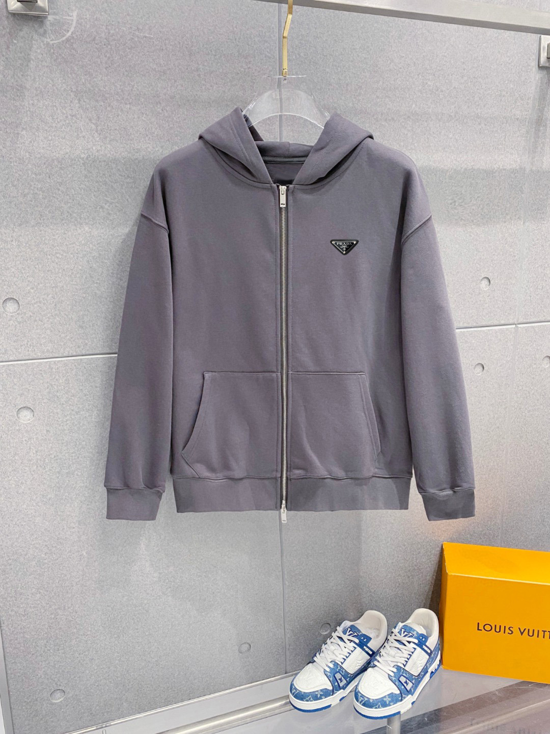 ￼ ￼ ￼ ￼ ￼ ￼ ￼ ￼ ￼ ￼ 普拉达 官网同步发行 胸前印花品牌logo 功能性 机能运动 男