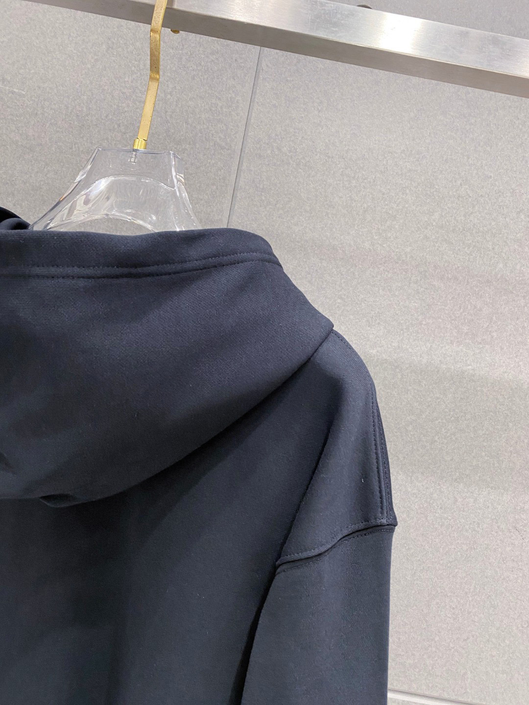 ￼ ￼ ￼ ￼ ￼ ￼ ￼ ￼ ￼ ￼ 普拉达 官网同步发行 胸前印花品牌logo 功能性 机能运动 男