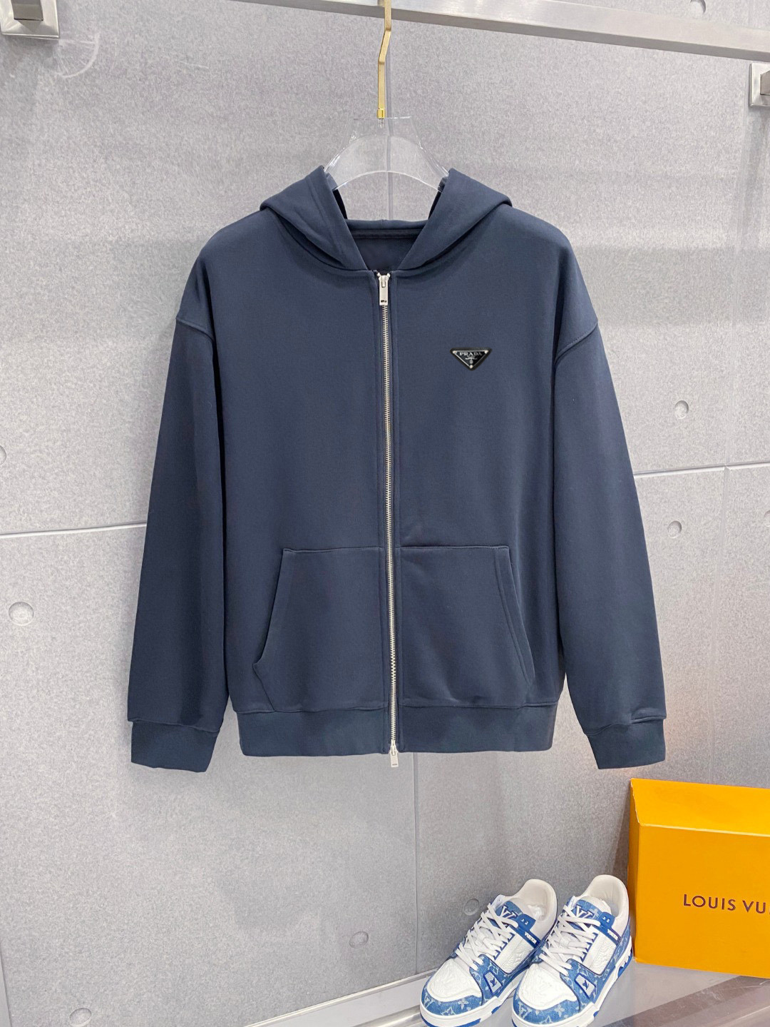 ￼ ￼ ￼ ￼ ￼ ￼ ￼ ￼ ￼ ￼ 普拉达 官网同步发行 胸前印花品牌logo 功能性 机能运动 男