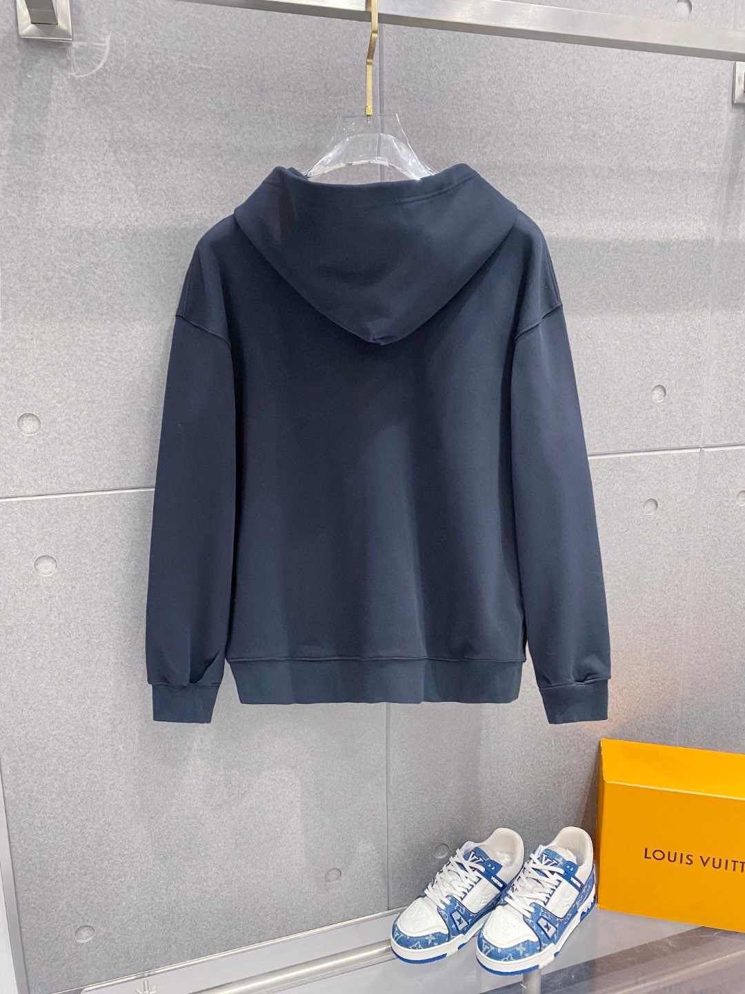 ￼ ￼ ￼ ￼ ￼ ￼ ￼ ￼ ￼ ￼ 普拉达 官网同步发行 胸前印花品牌logo 功能性 机能运动 男