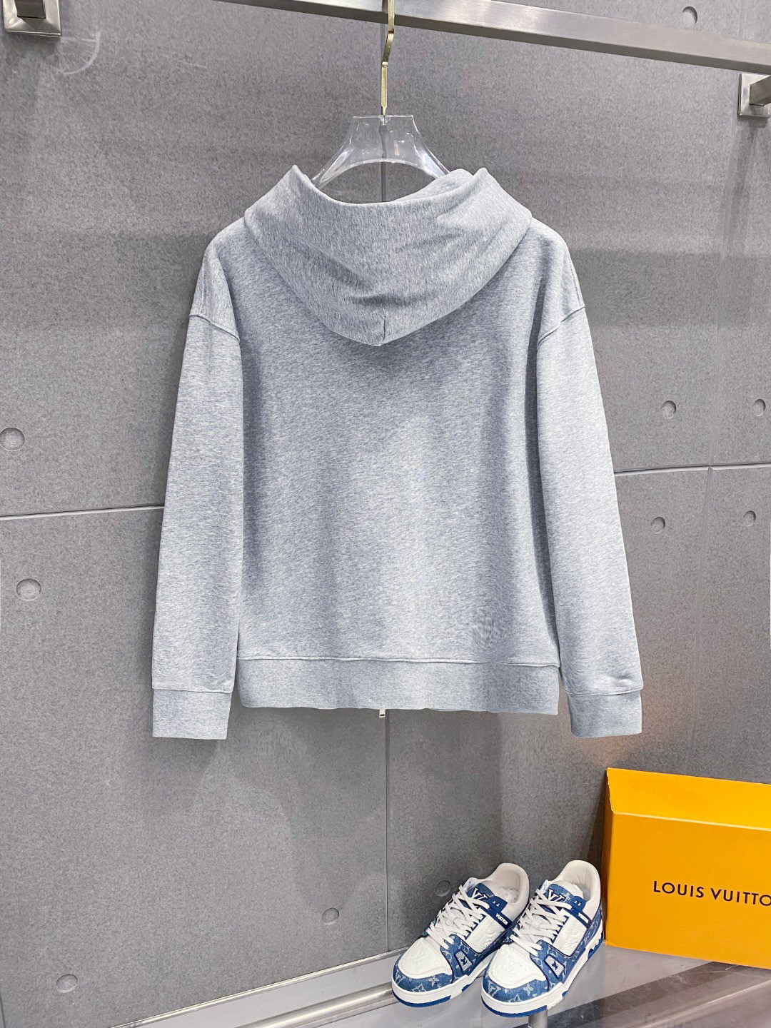 ￼ ￼ ￼ ￼ ￼ ￼ ￼ ￼ ￼ ￼ 普拉达 官网同步发行 胸前印花品牌logo 功能性 机能运动 男