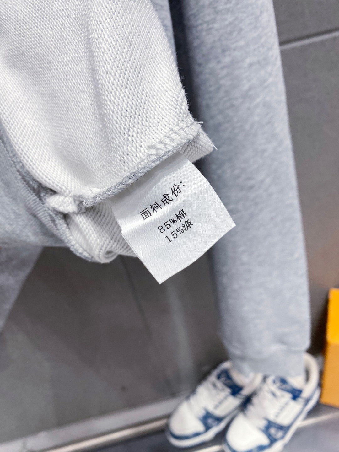 ￼ ￼ ￼ ￼ ￼ ￼ ￼ ￼ ￼ ￼ 普拉达 官网同步发行 胸前印花品牌logo 功能性 机能运动 男