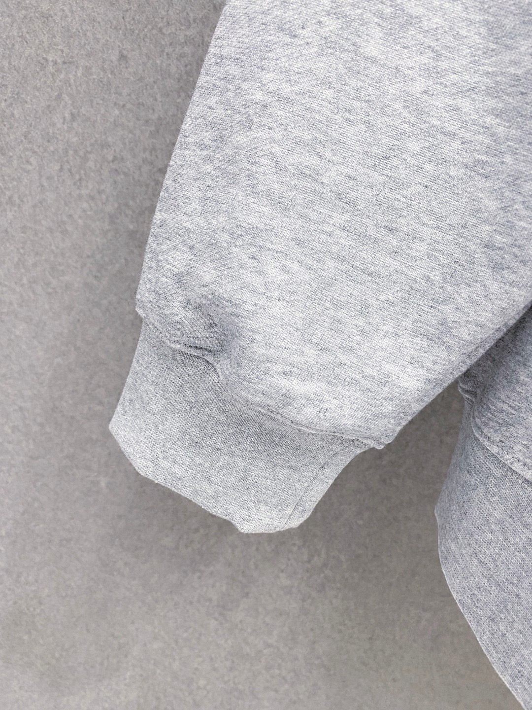 ￼ ￼ ￼ ￼ ￼ ￼ ￼ ￼ ￼ ￼ 普拉达 官网同步发行 胸前印花品牌logo 功能性 机能运动 男